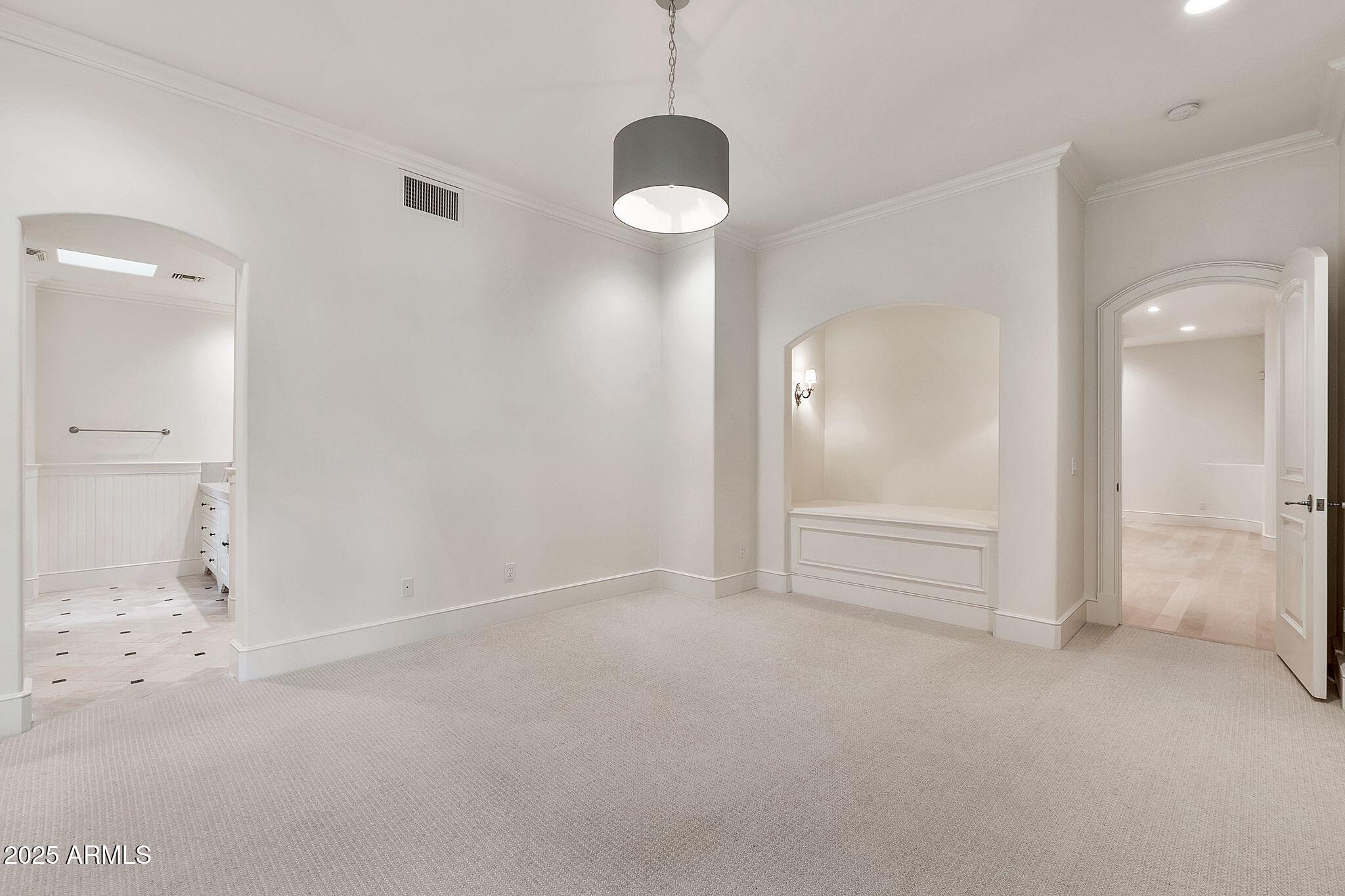 12 E OAKWOOD HILLS Drive