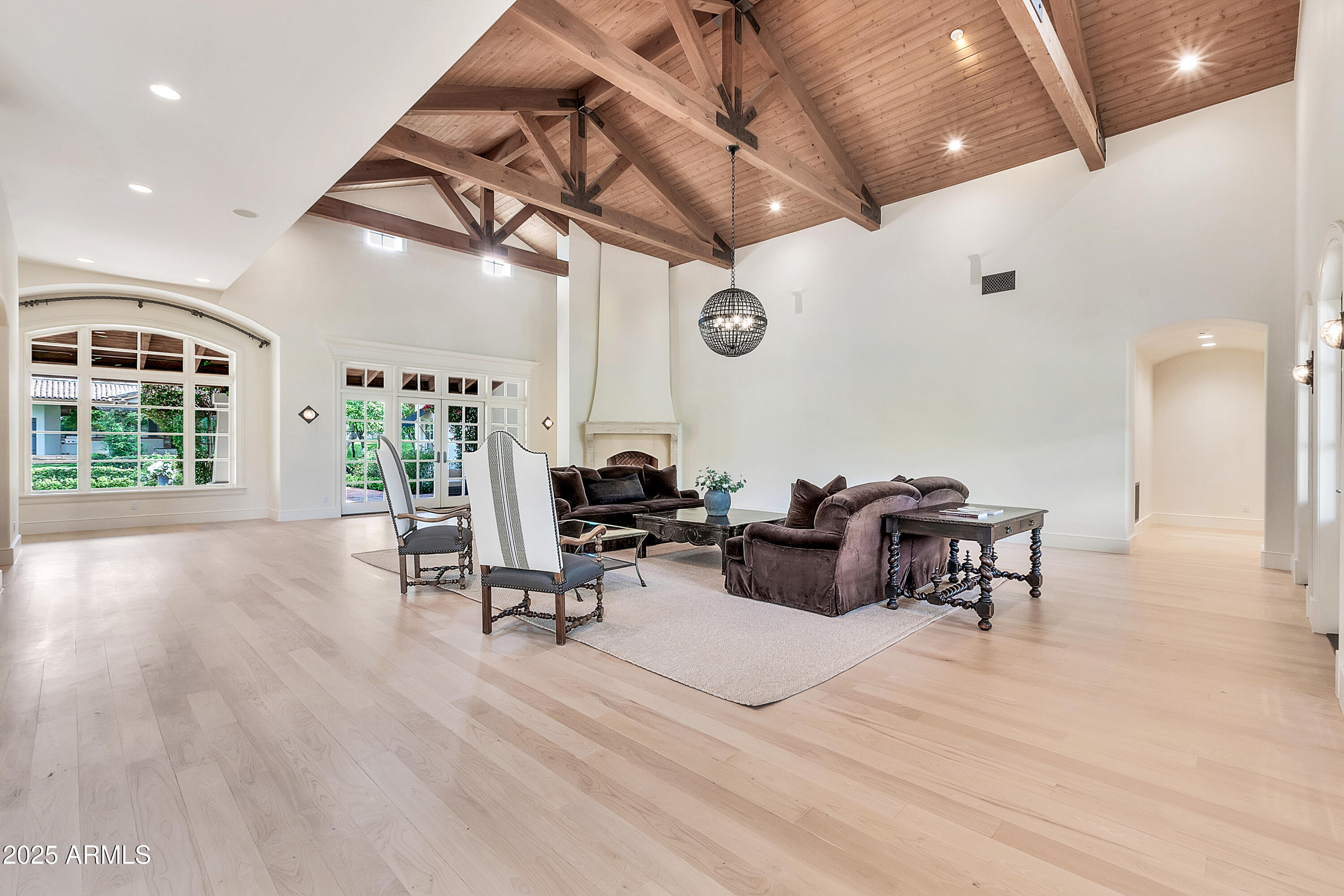 12 E OAKWOOD HILLS Drive