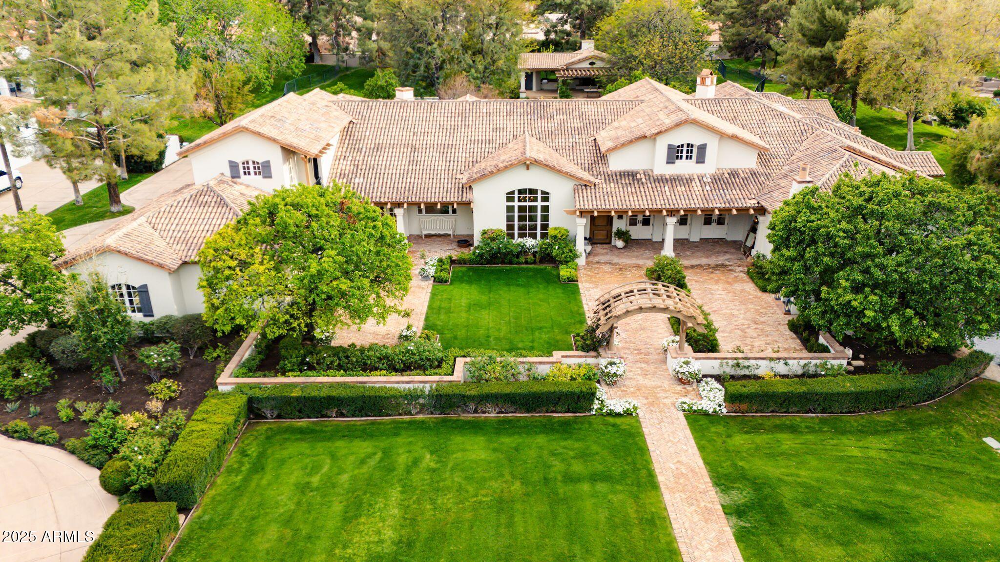 12 E OAKWOOD HILLS Drive