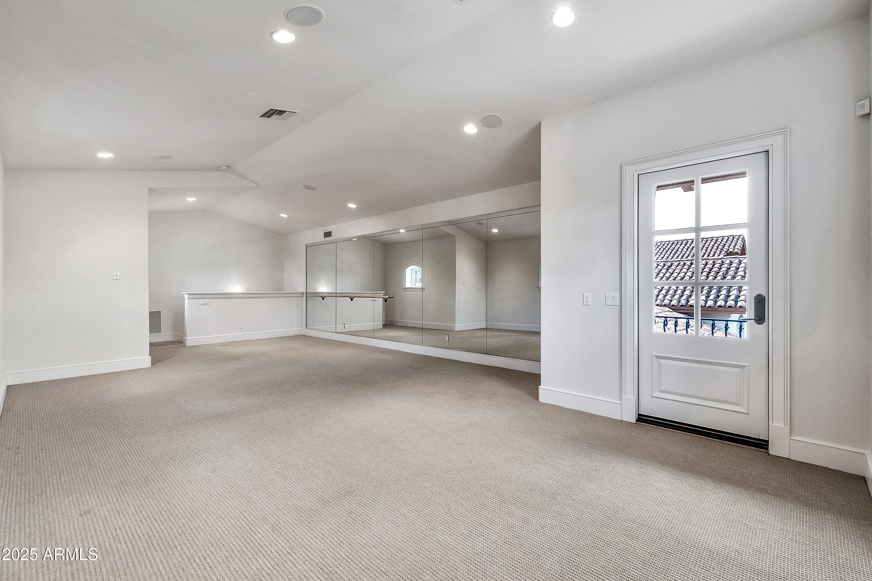 12 E OAKWOOD HILLS Drive