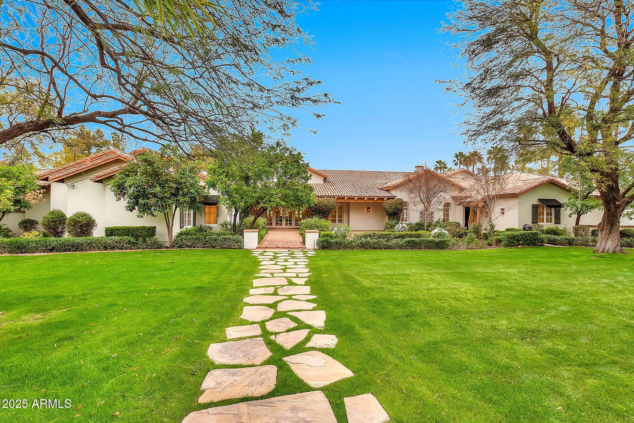 12 E OAKWOOD HILLS Drive