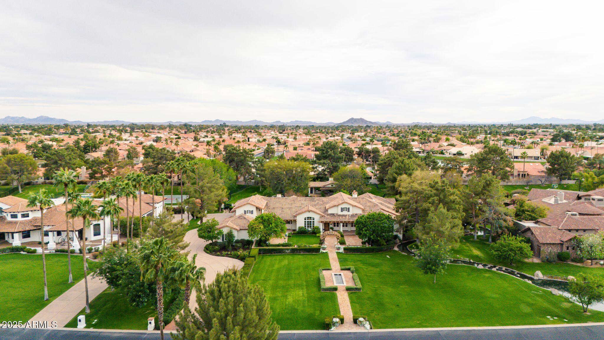 12 E OAKWOOD HILLS Drive