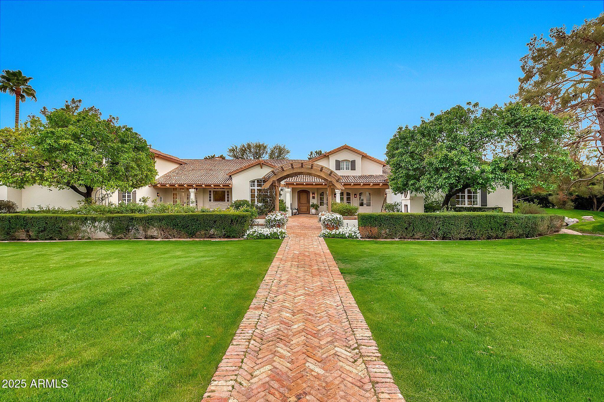 12 E OAKWOOD HILLS Drive
