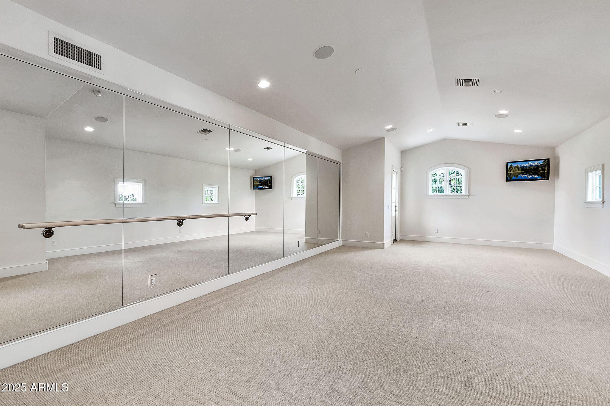 12 E OAKWOOD HILLS Drive
