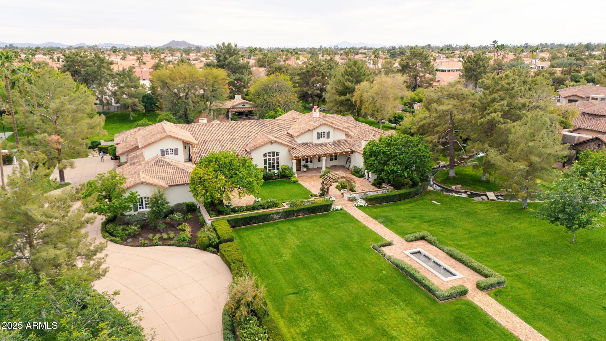 12 E OAKWOOD HILLS Drive