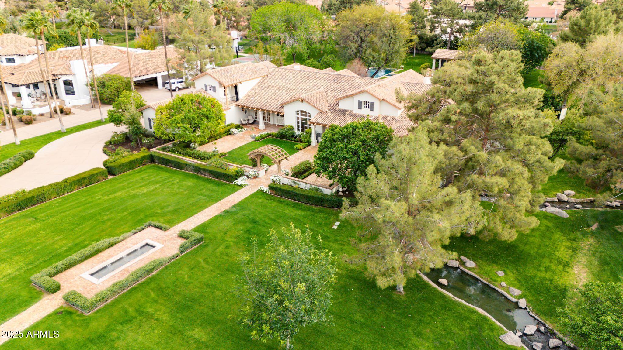 12 E OAKWOOD HILLS Drive