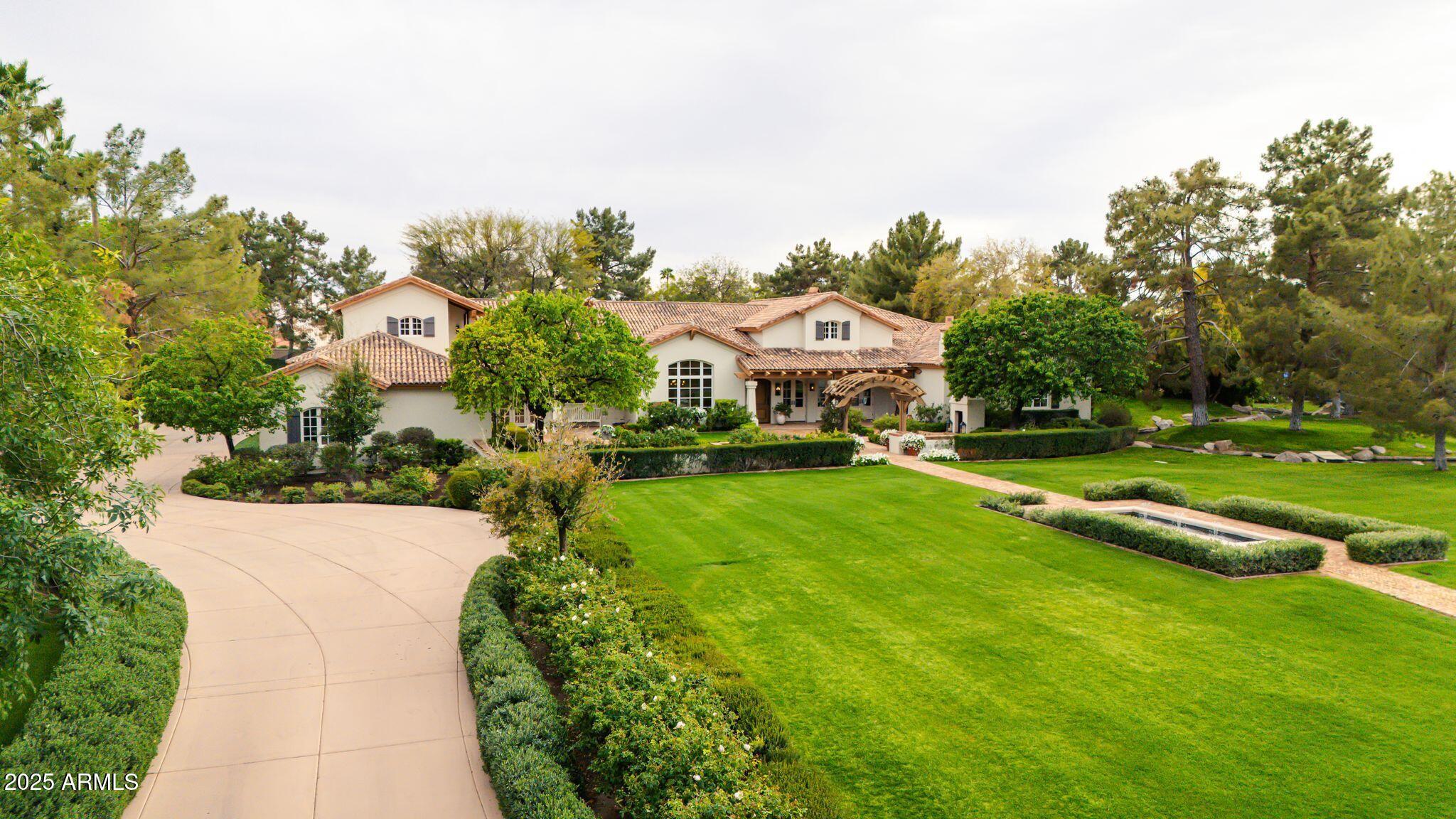 12 E OAKWOOD HILLS Drive
