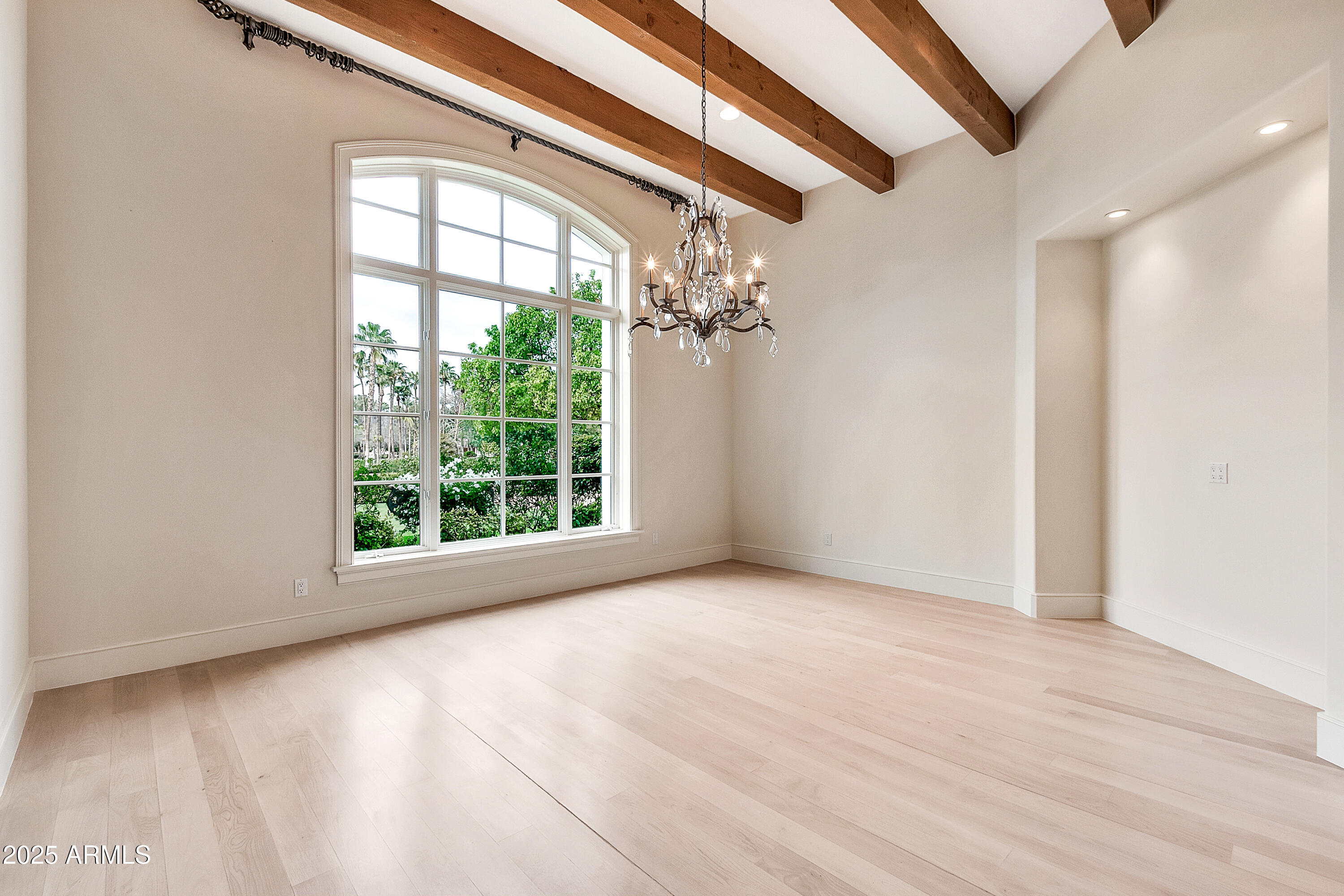 12 E OAKWOOD HILLS Drive