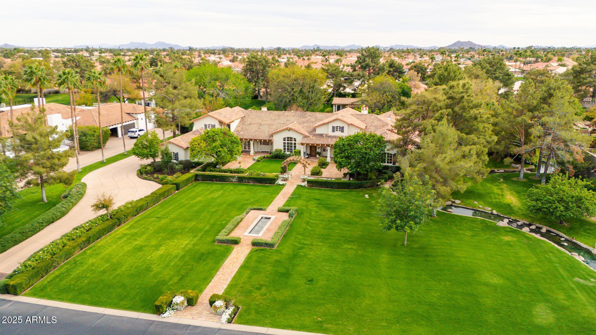 12 E OAKWOOD HILLS Drive