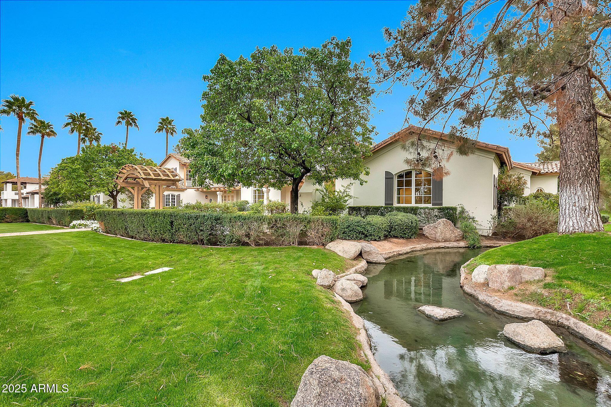 12 E OAKWOOD HILLS Drive