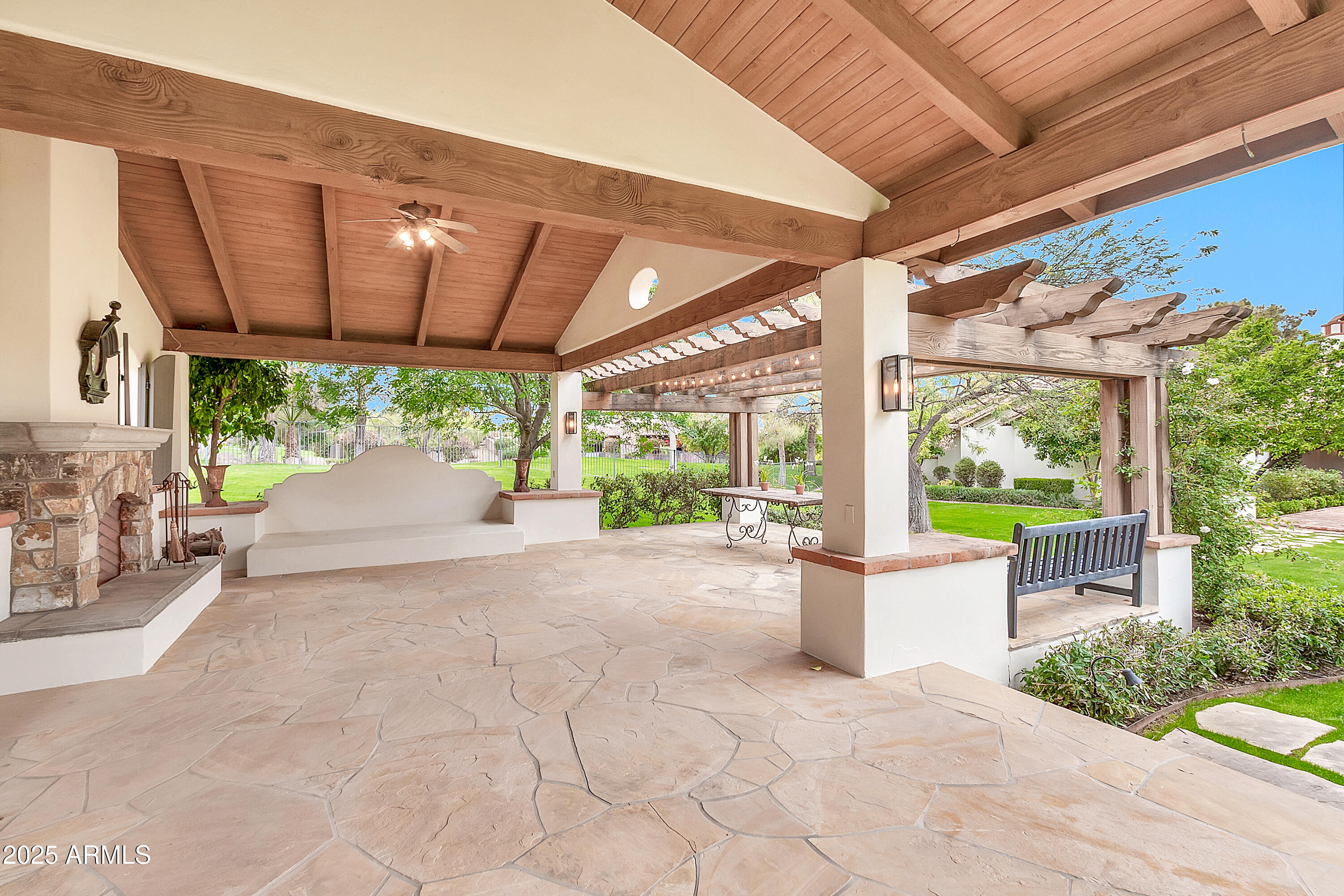 12 E OAKWOOD HILLS Drive