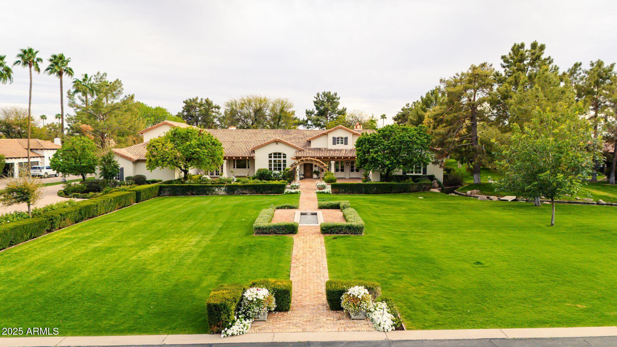 12 E OAKWOOD HILLS Drive