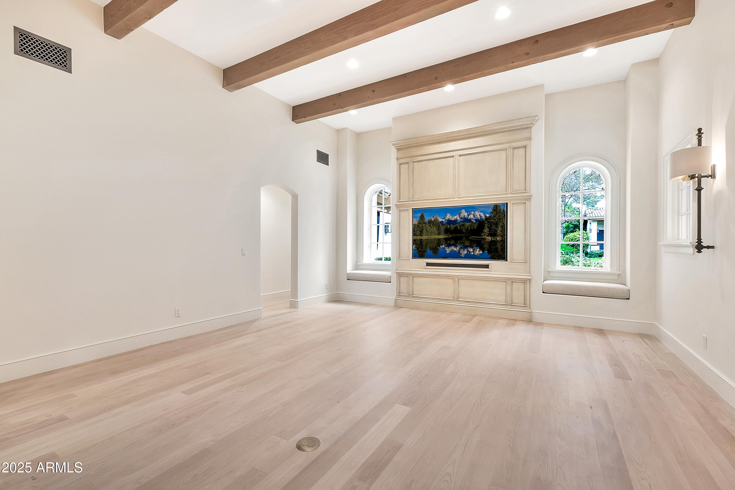 12 E OAKWOOD HILLS Drive