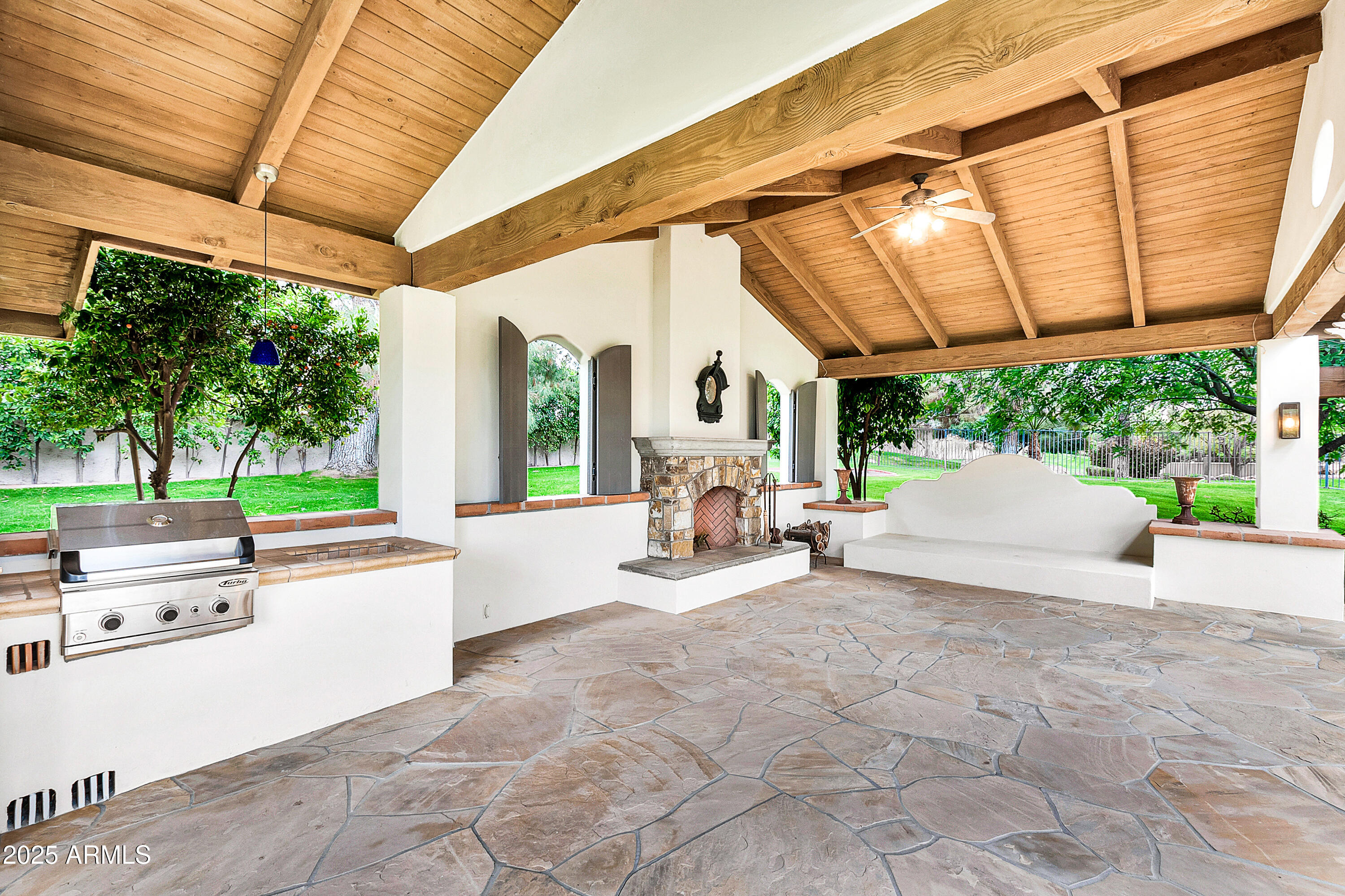 12 E OAKWOOD HILLS Drive