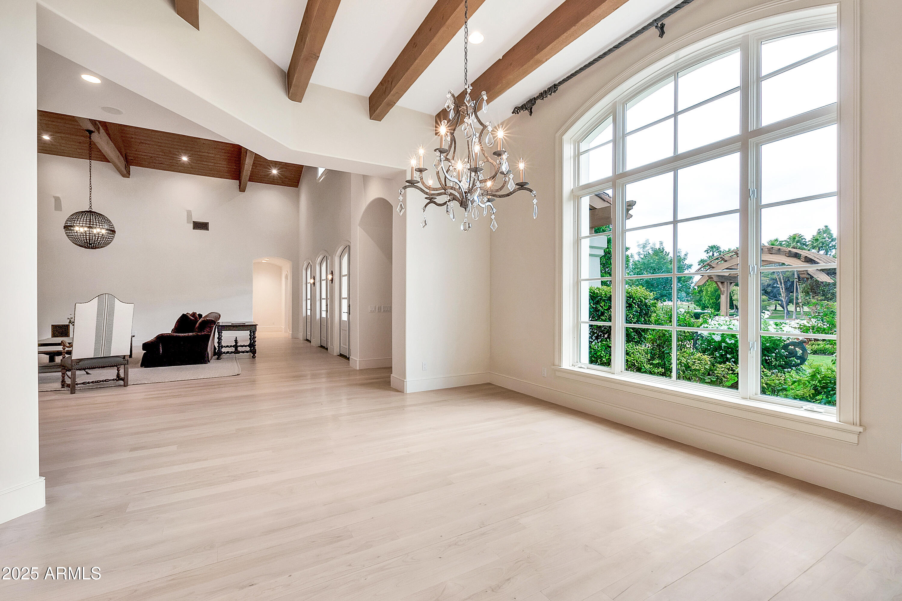 12 E OAKWOOD HILLS Drive
