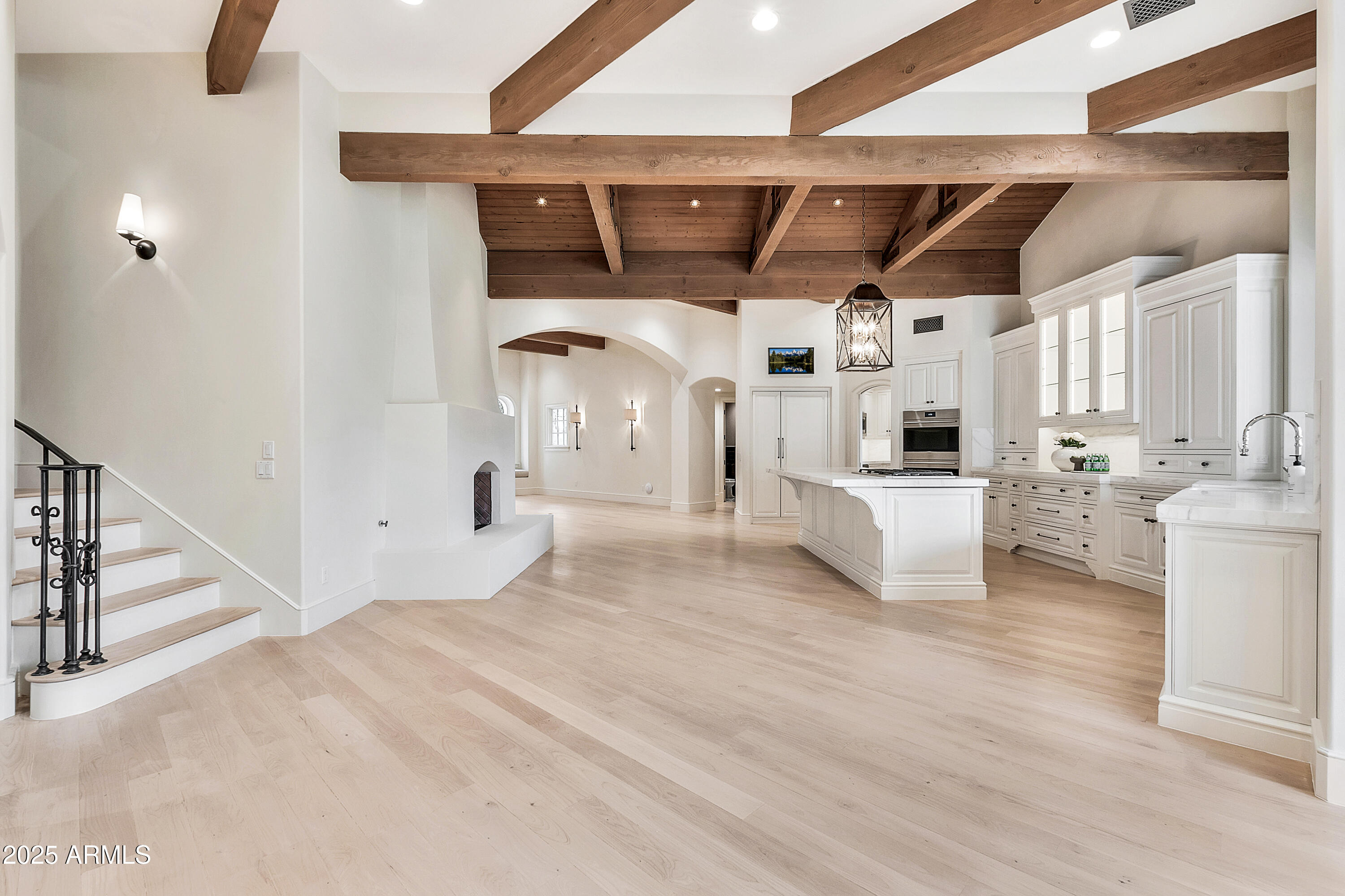 12 E OAKWOOD HILLS Drive