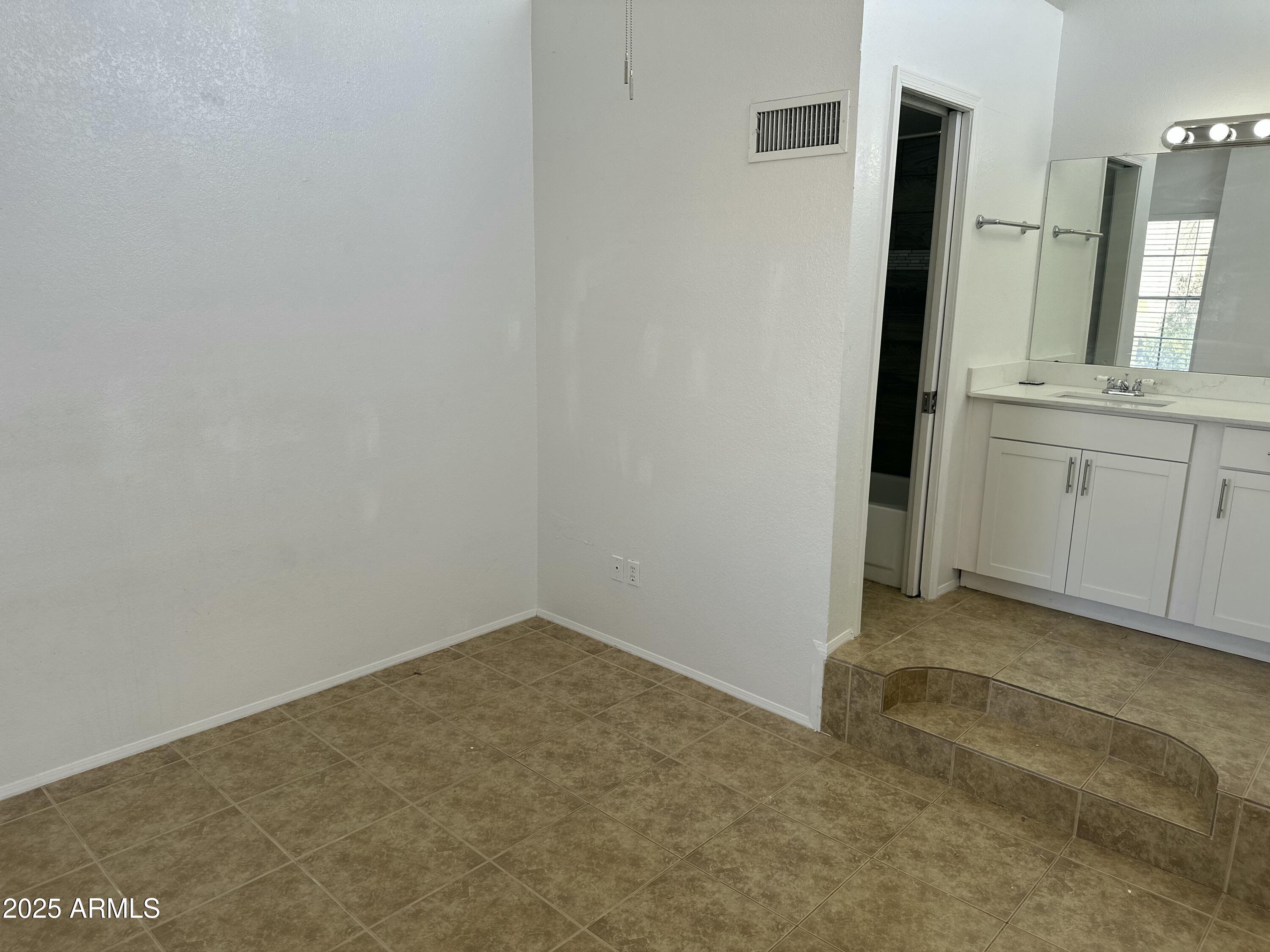 510 N Alma School Road, 259