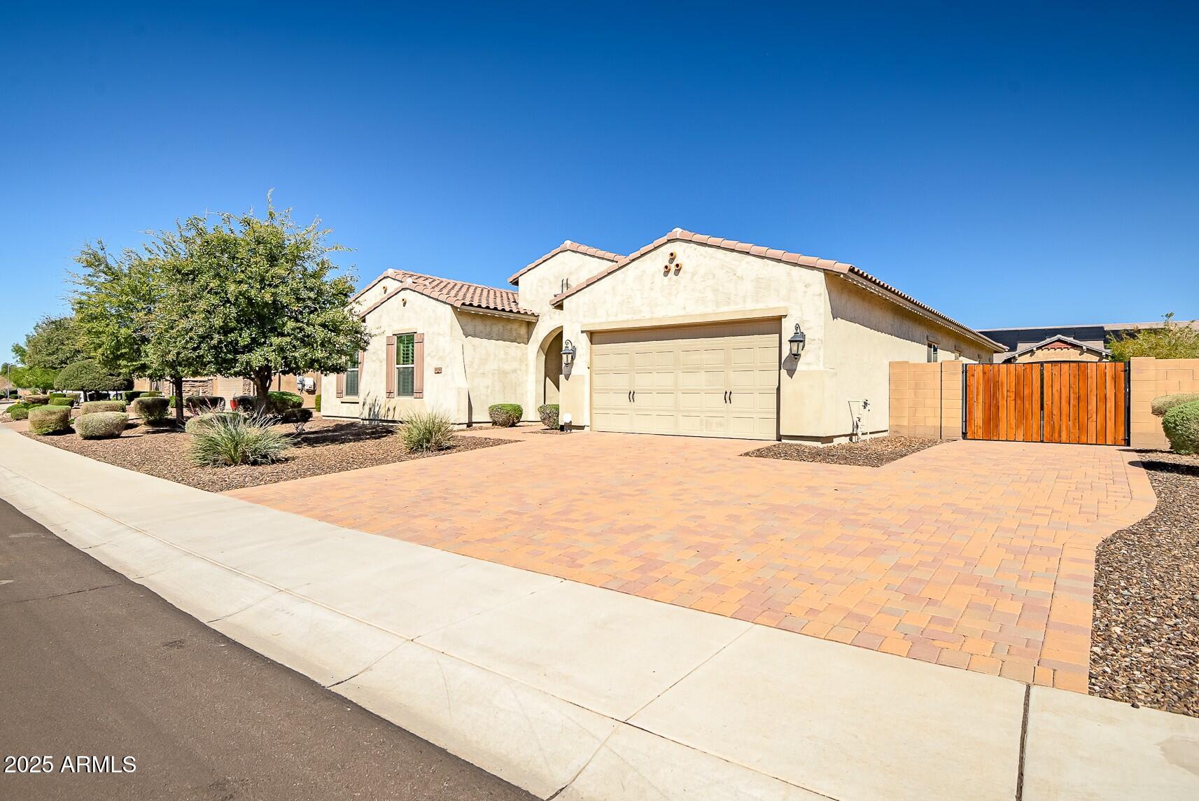 9336 W LOUISE Drive