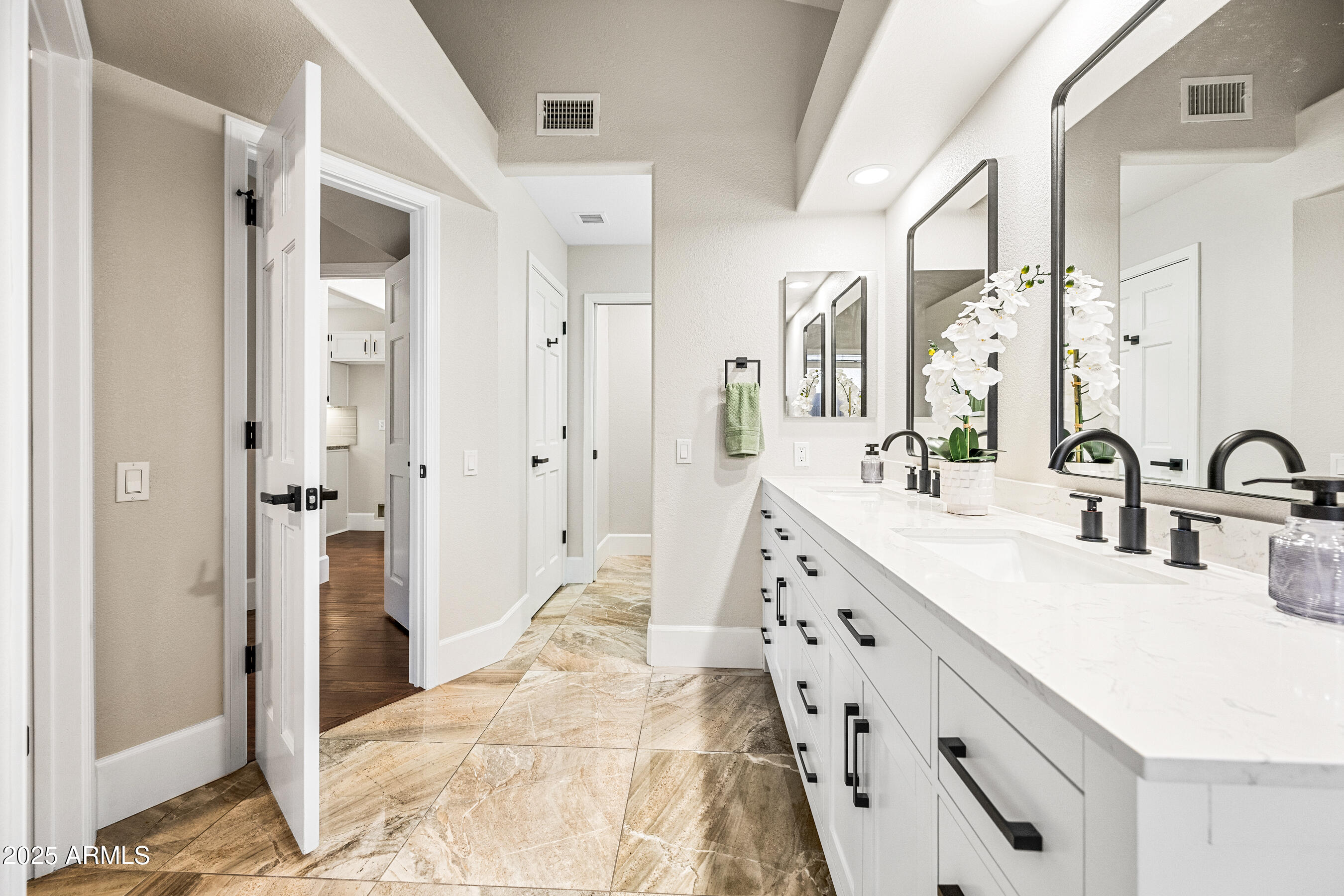 4027 E GOLDFINCH GATE Lane