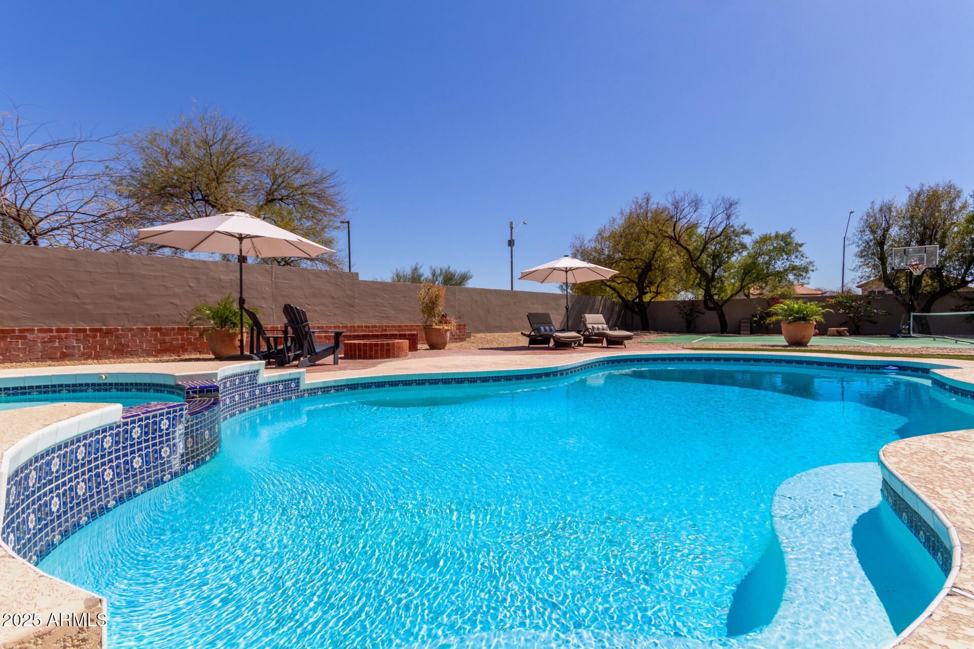 7233 W VIA MONTOYA Drive