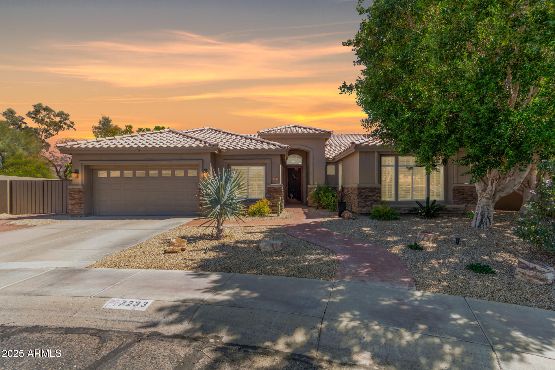 7233 W VIA MONTOYA Drive