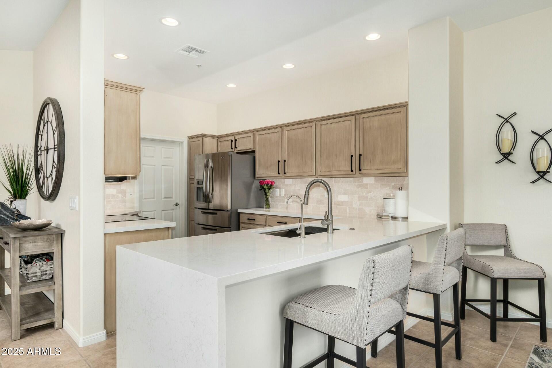 7445 E EAGLE CREST Drive, 1122
