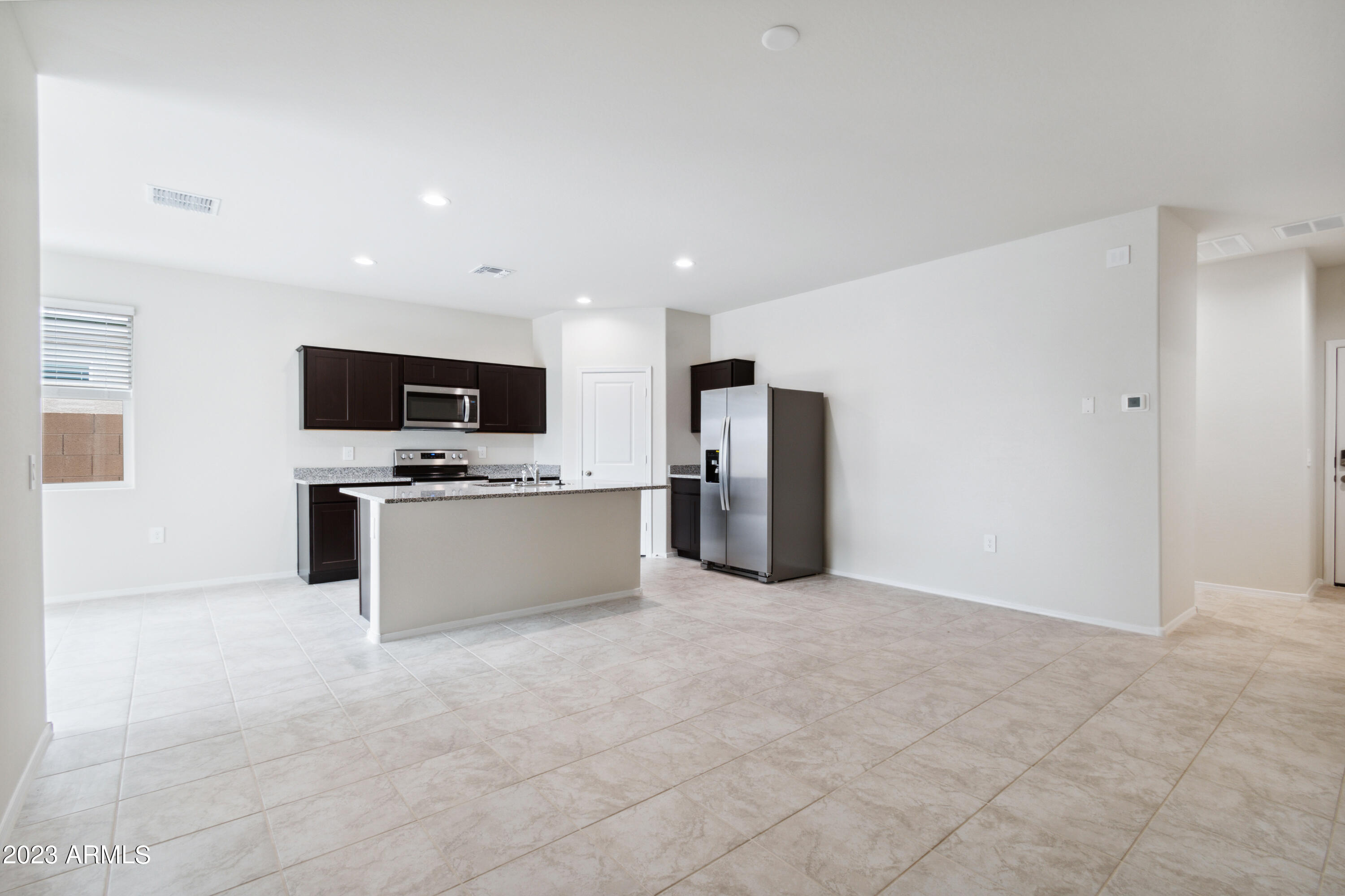 1854 W Sombra Avenue