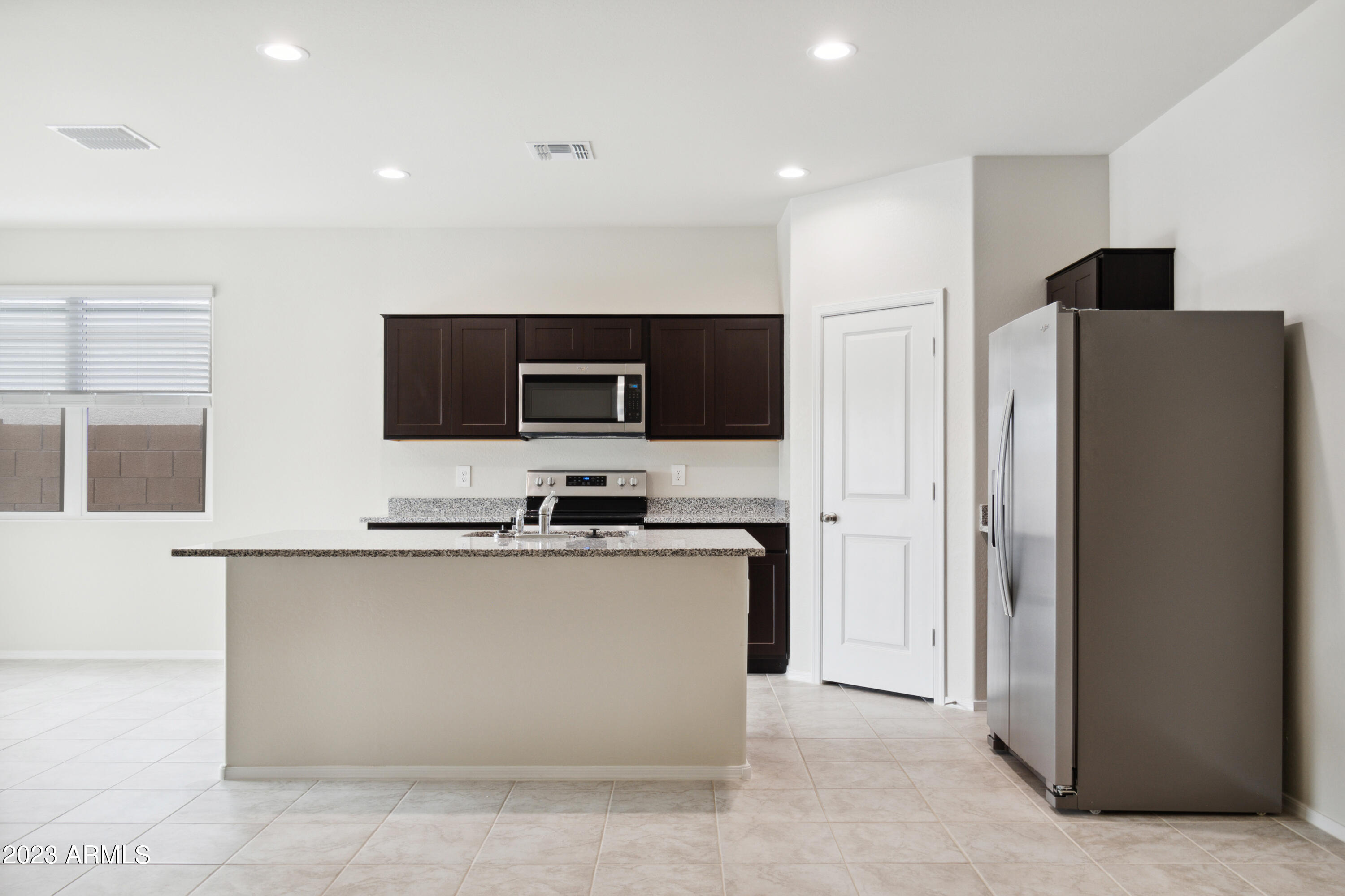 1854 W Sombra Avenue