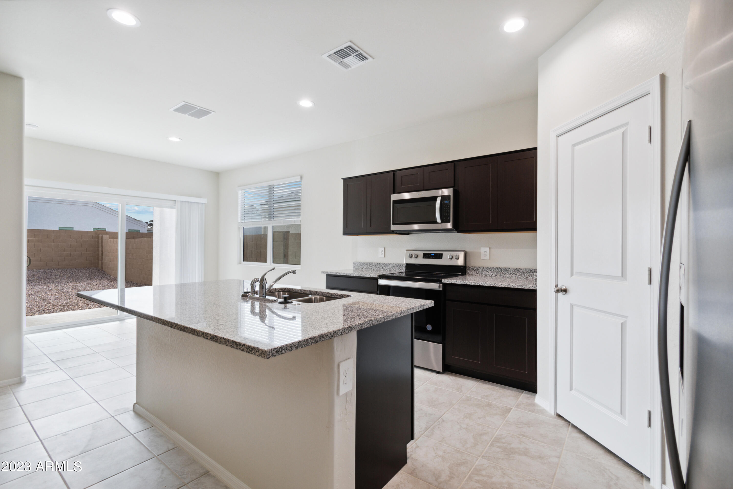 1854 W Sombra Avenue