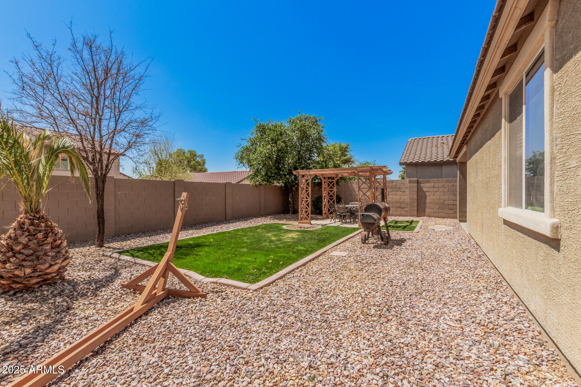 15573 W LAUREL Lane