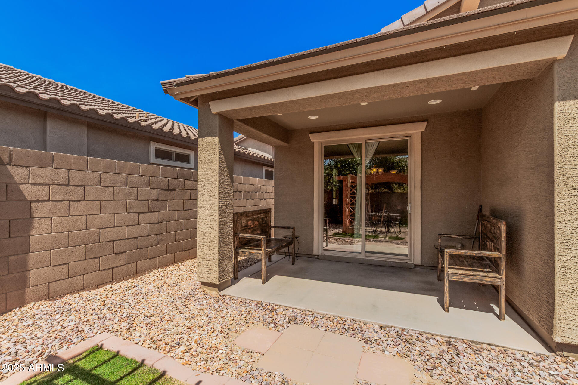 15573 W LAUREL Lane