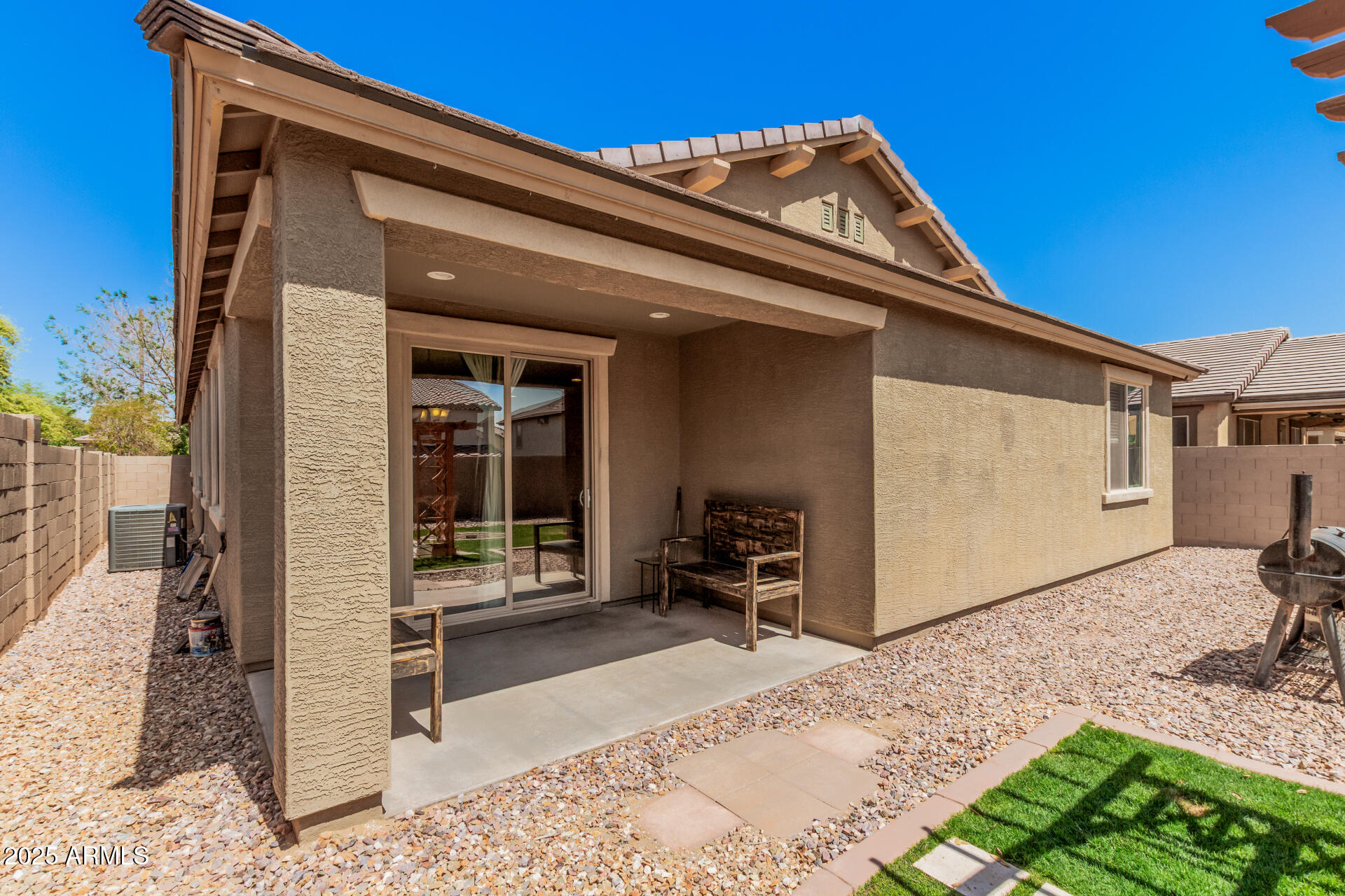 15573 W LAUREL Lane