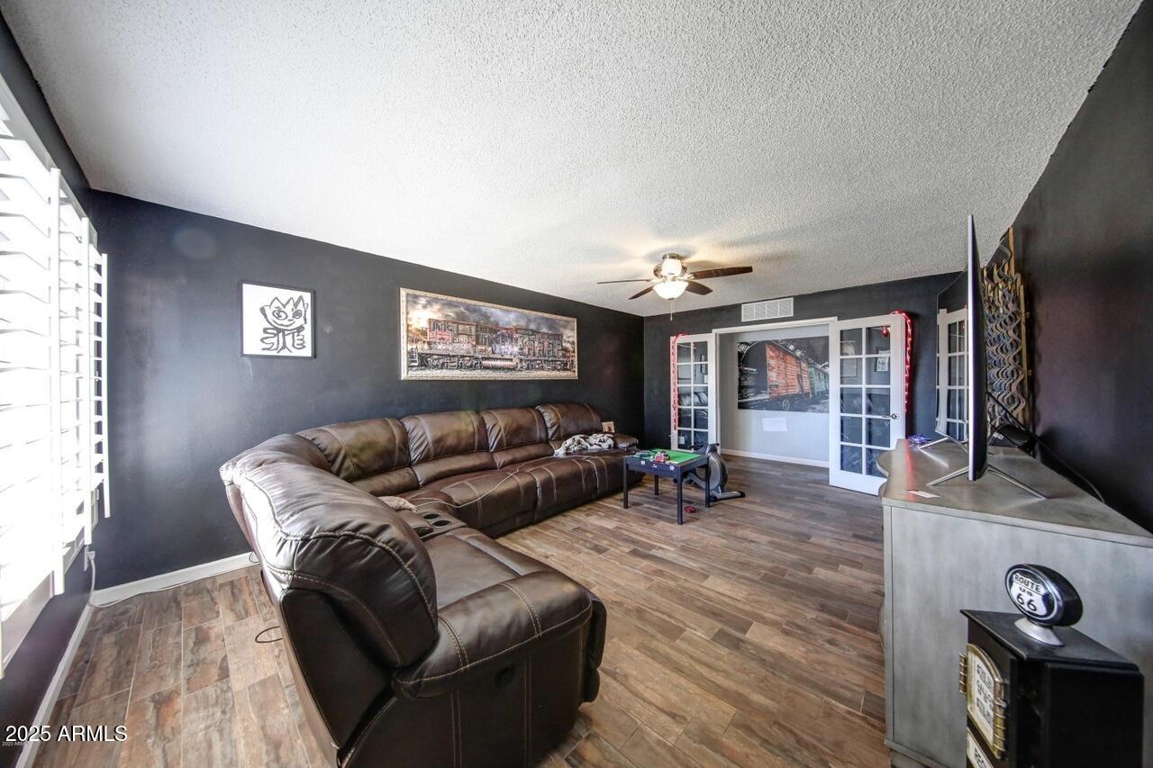22 E DEL RIO Drive