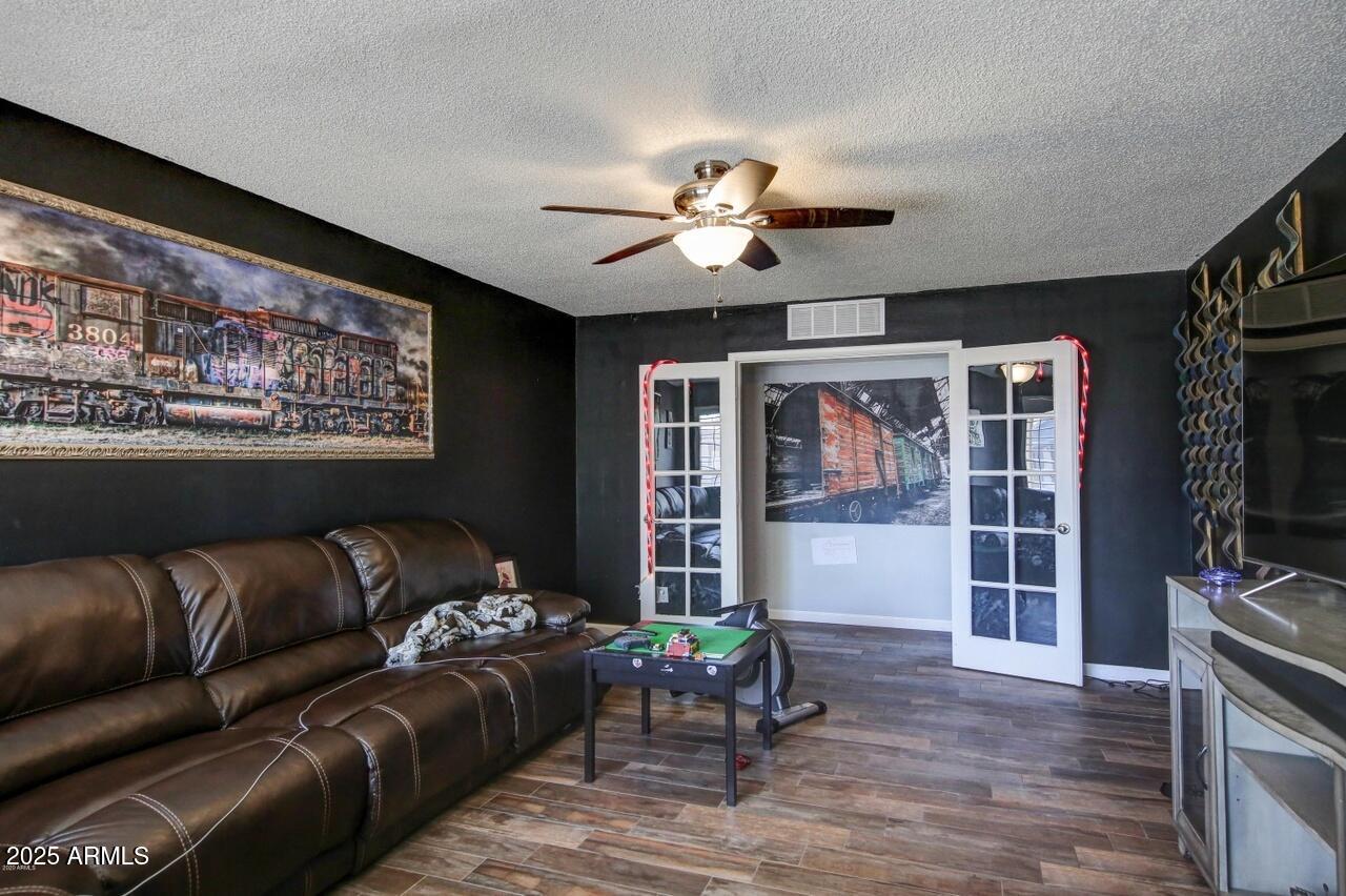 22 E DEL RIO Drive