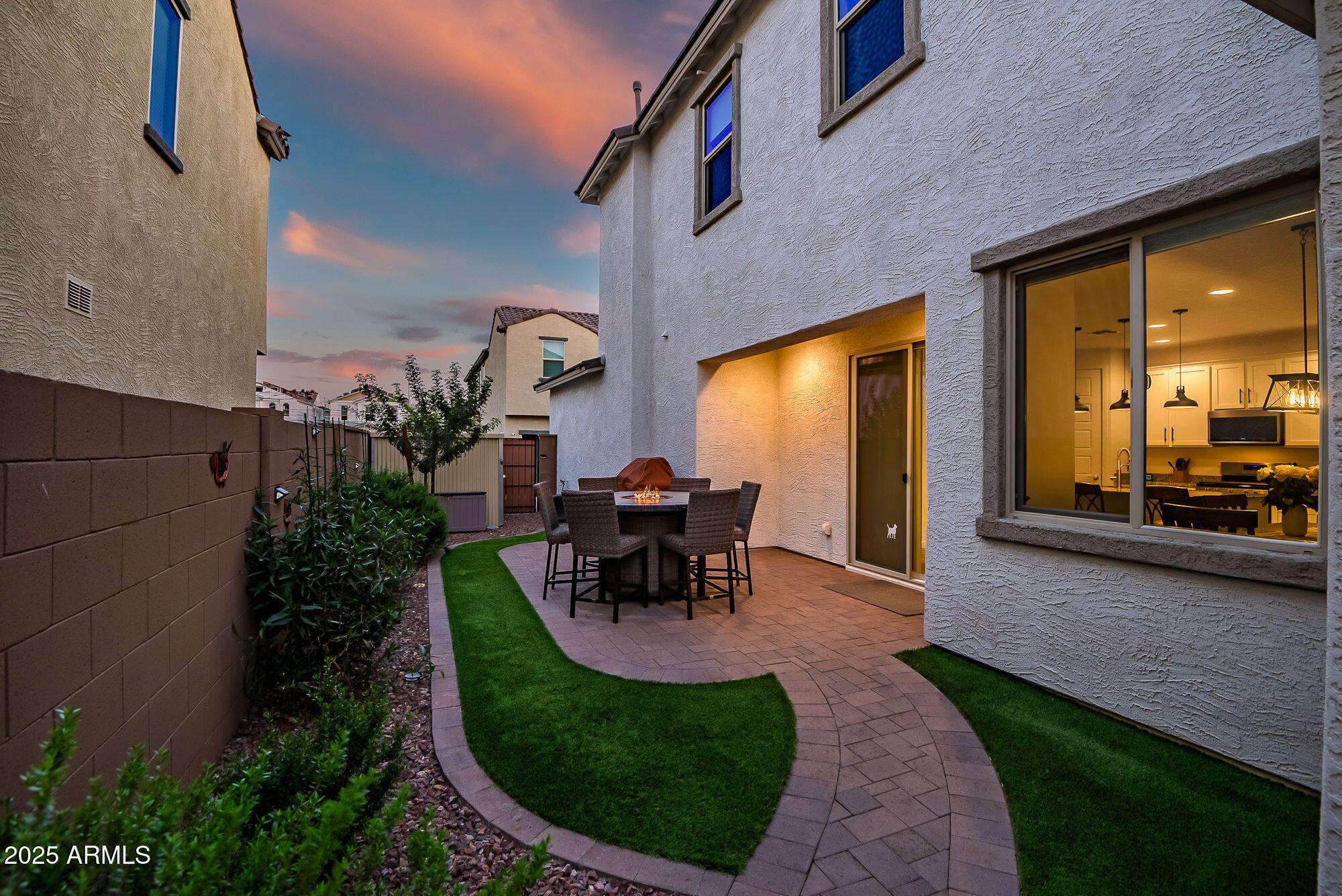 1919 W HIDE Trail
