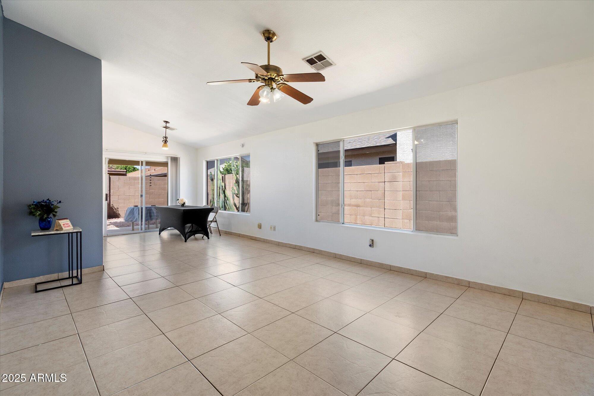 156 W MOHAWK Drive