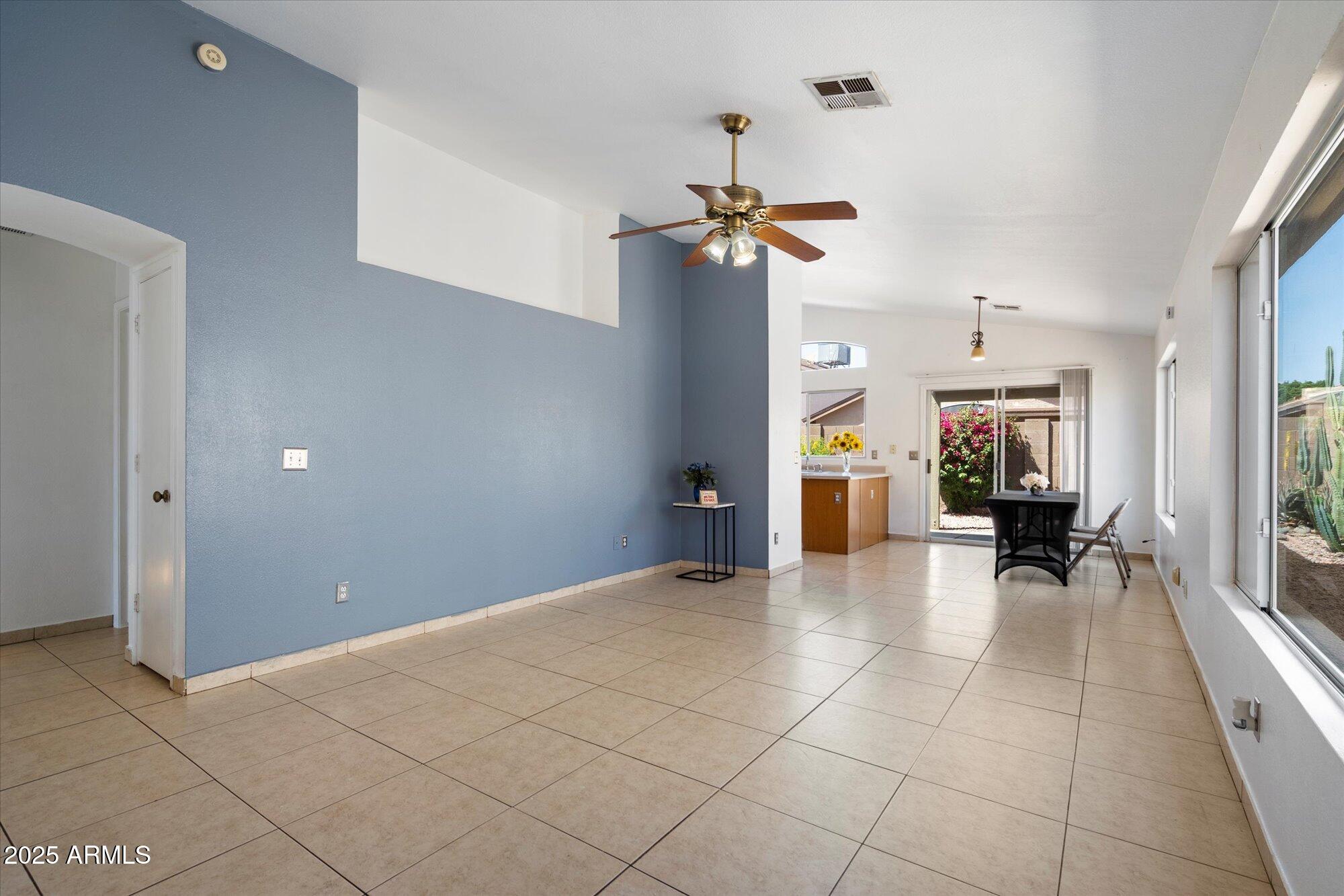 156 W MOHAWK Drive