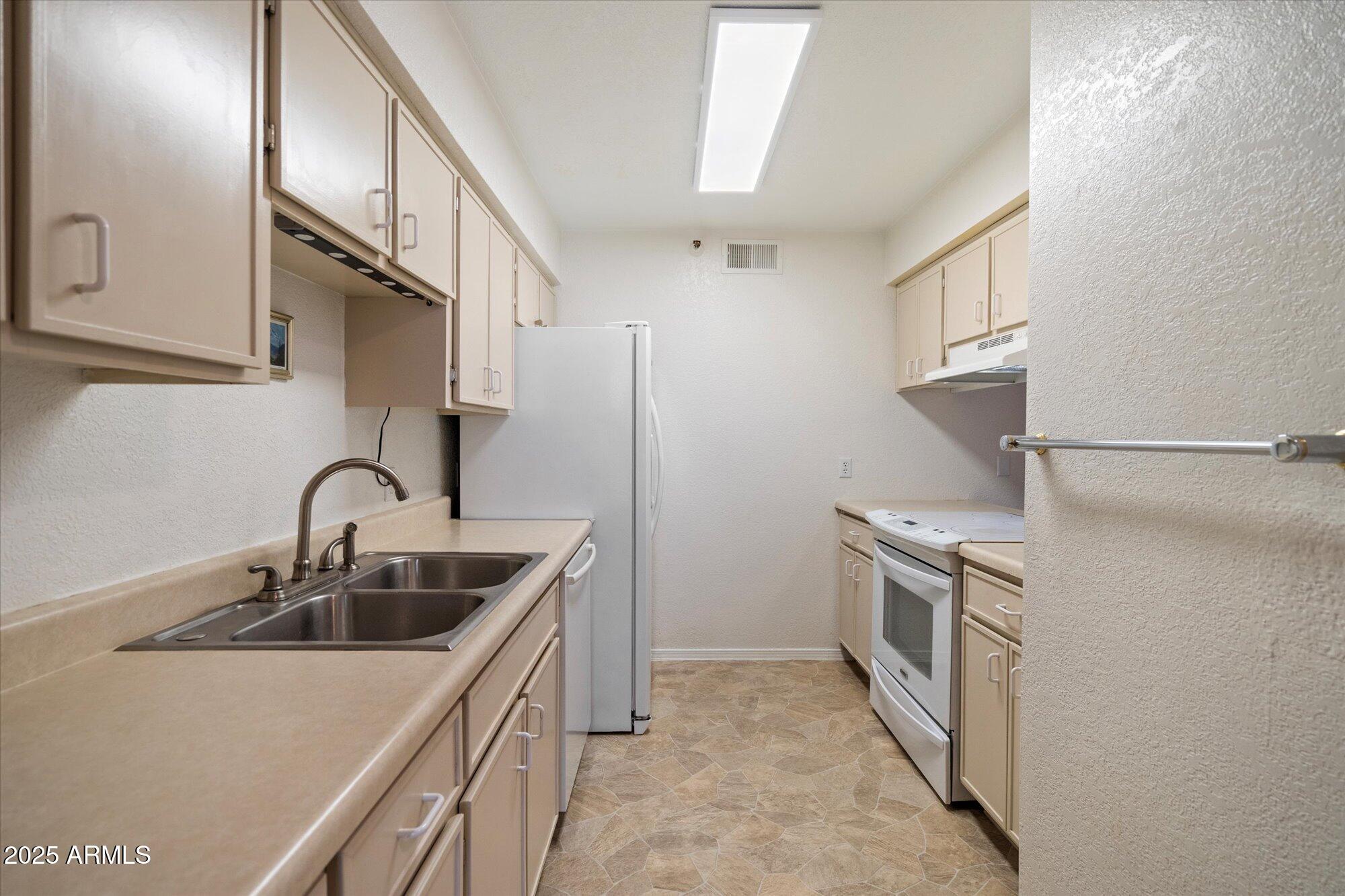 8020 E THOMAS Road, 215