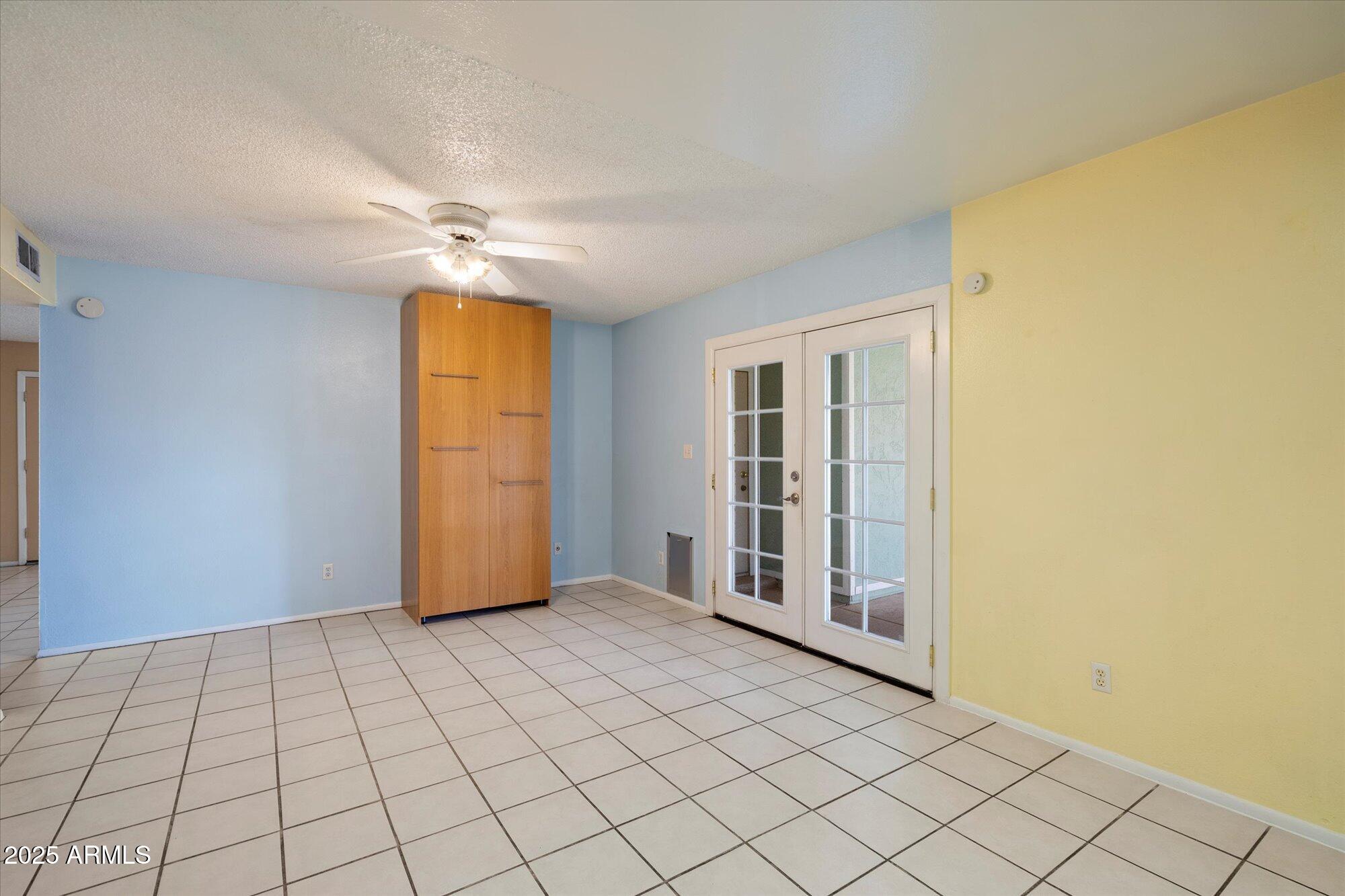 4744 W ALTADENA Avenue