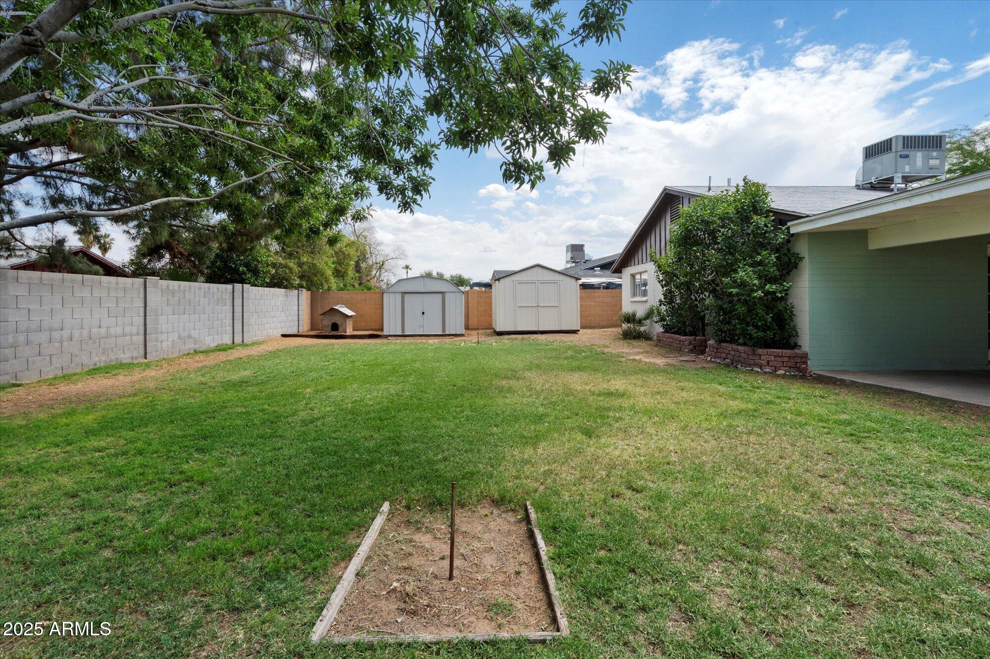 4744 W ALTADENA Avenue
