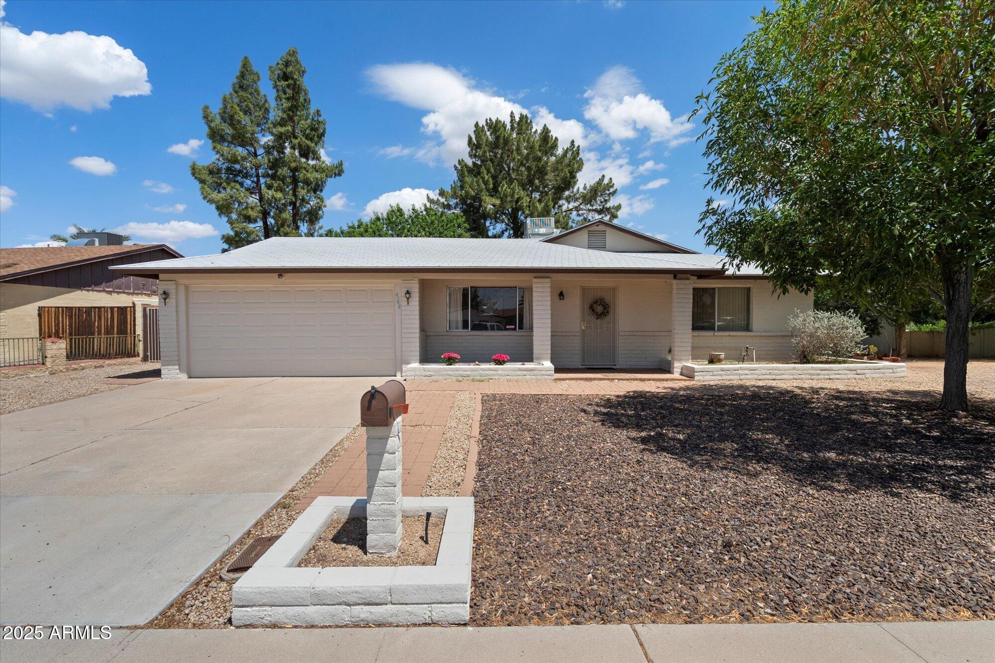 4744 W ALTADENA Avenue