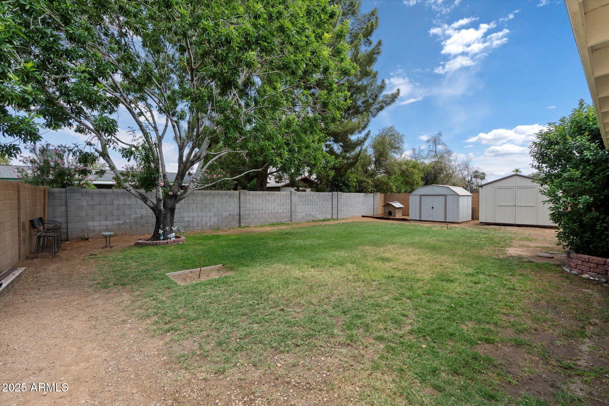 4744 W ALTADENA Avenue