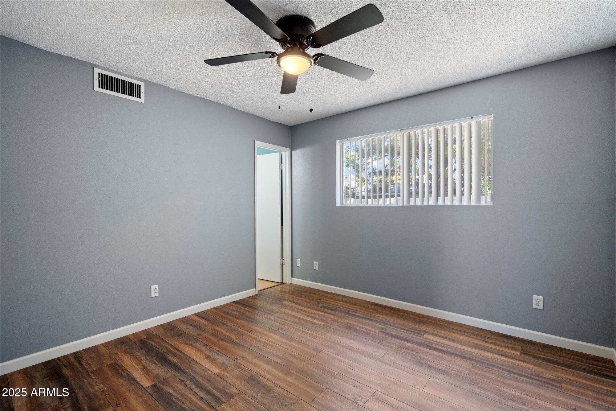 4744 W ALTADENA Avenue