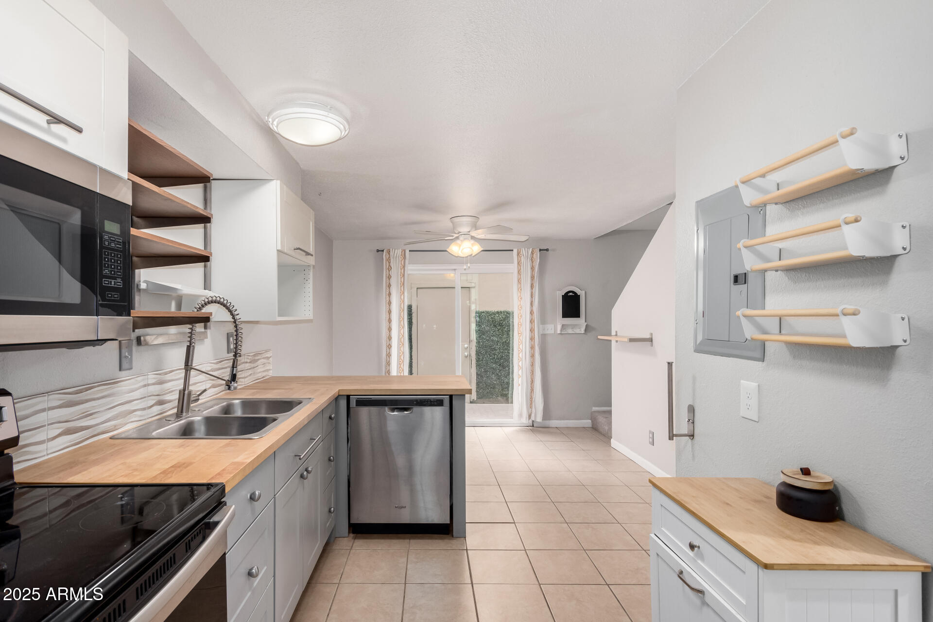 12445 N 21ST Avenue, 27