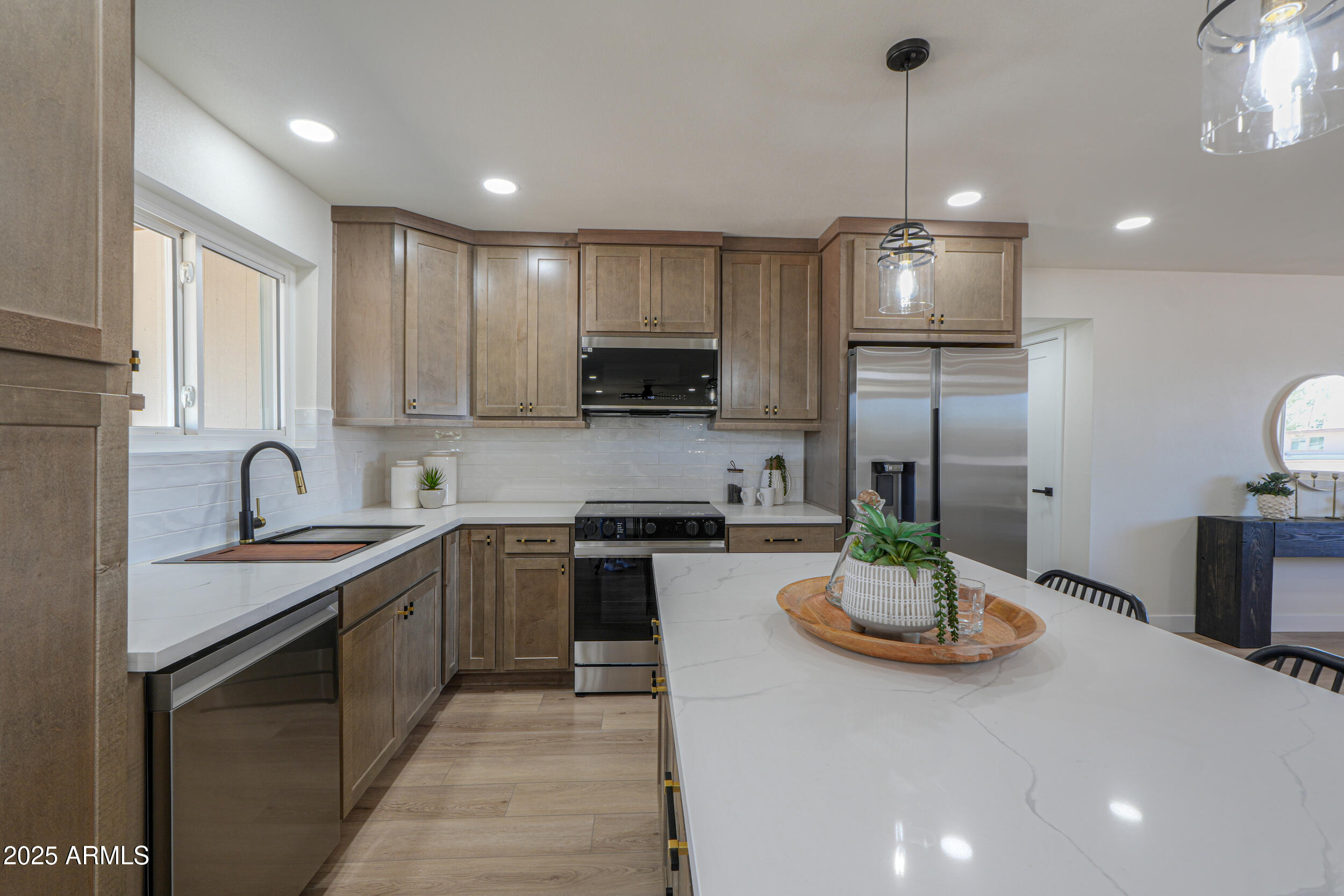 6502 E RUSTIC Drive