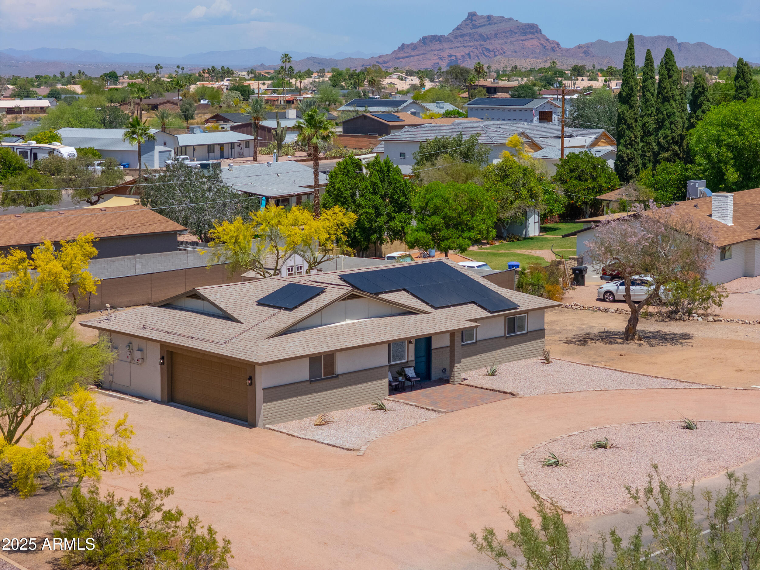 6502 E RUSTIC Drive
