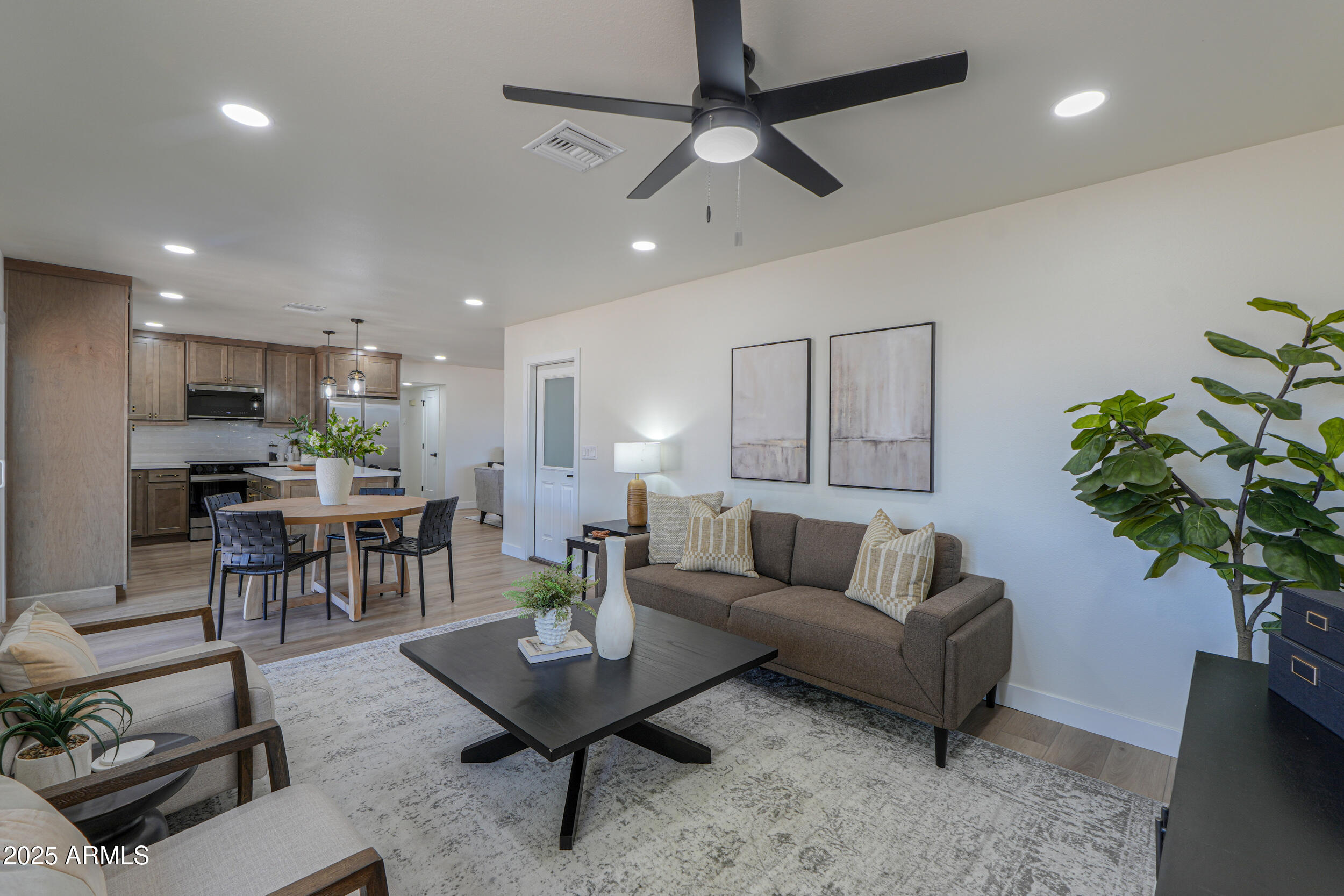 6502 E RUSTIC Drive