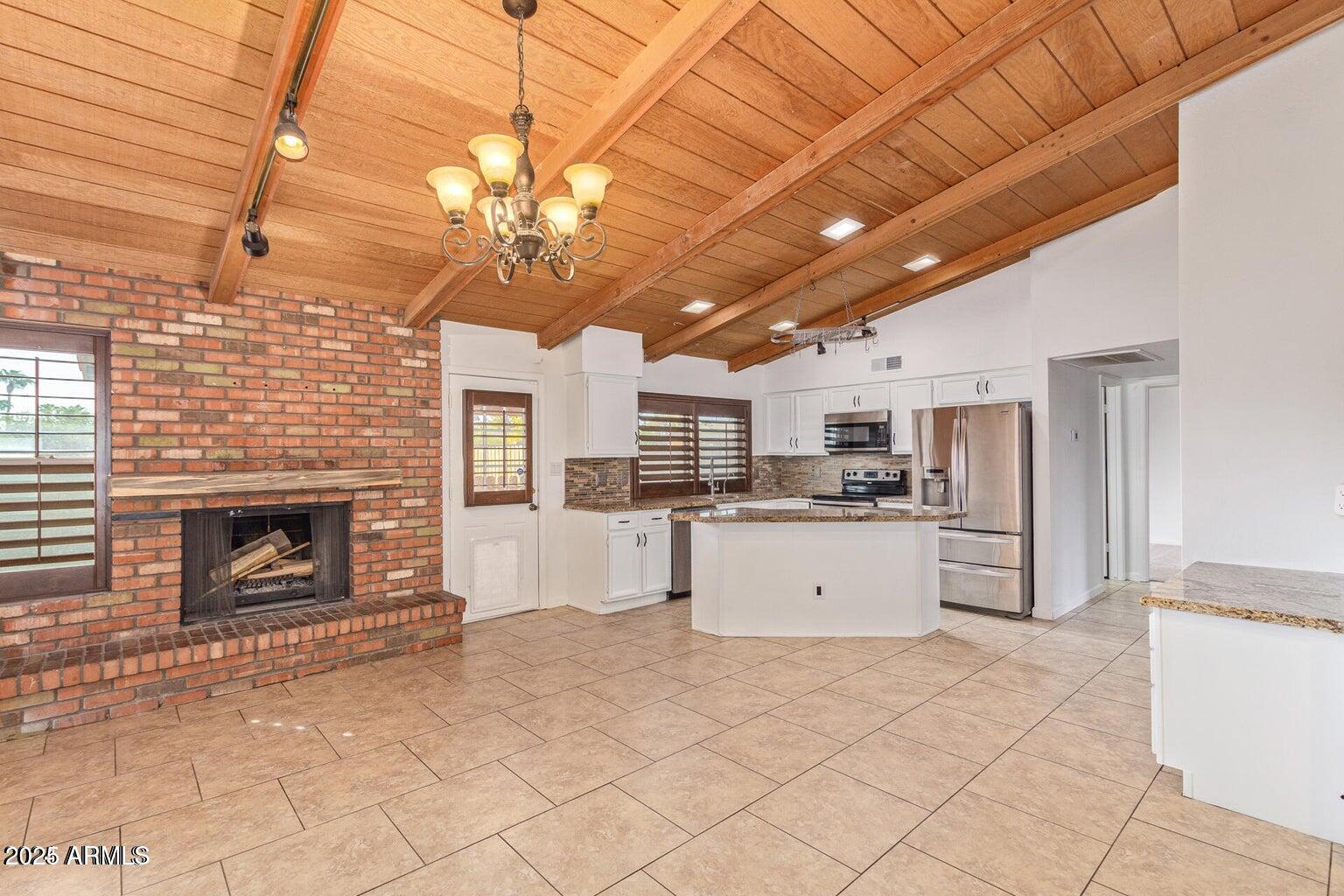 1316 N SPRING Circle