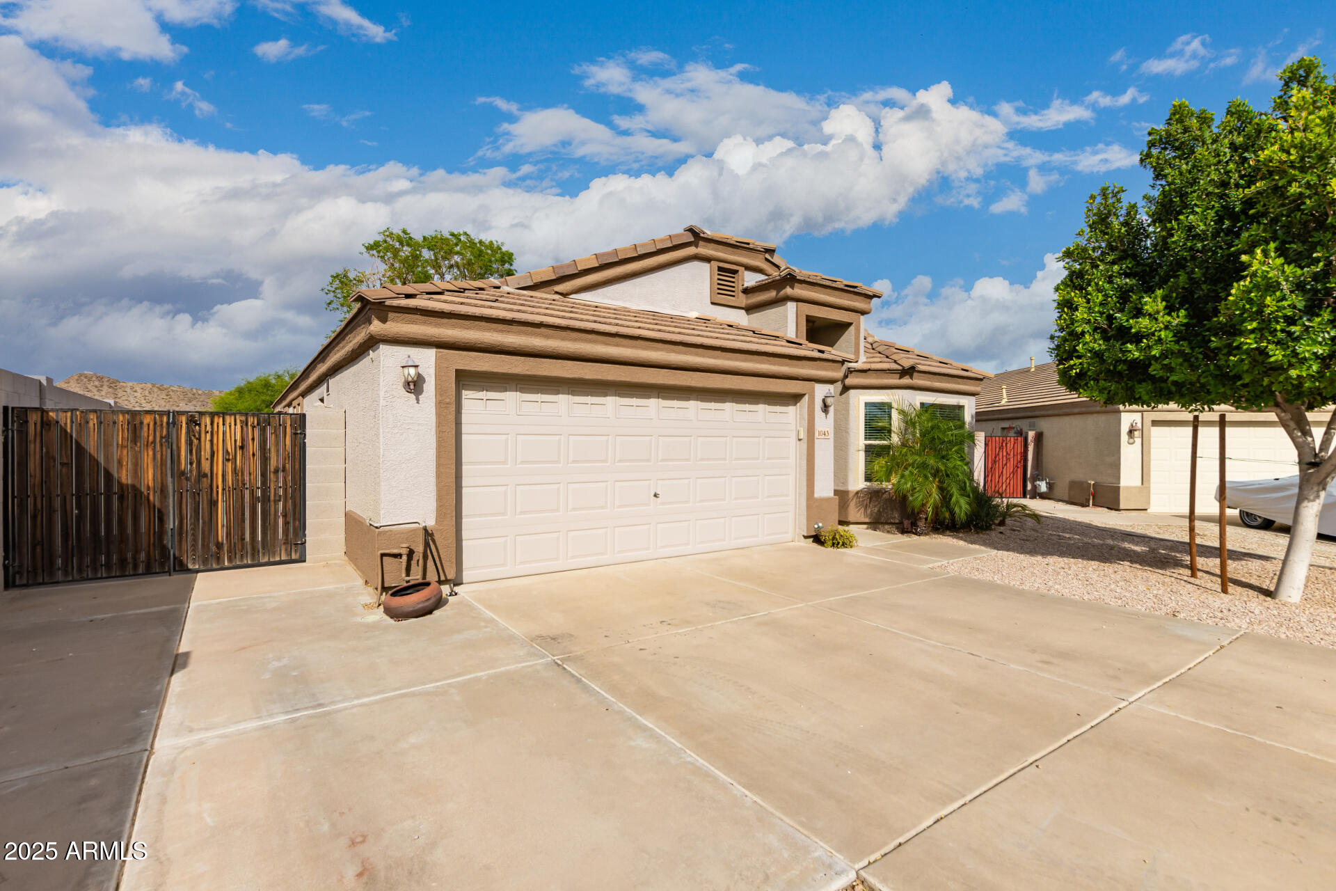 1043 N 90TH Circle