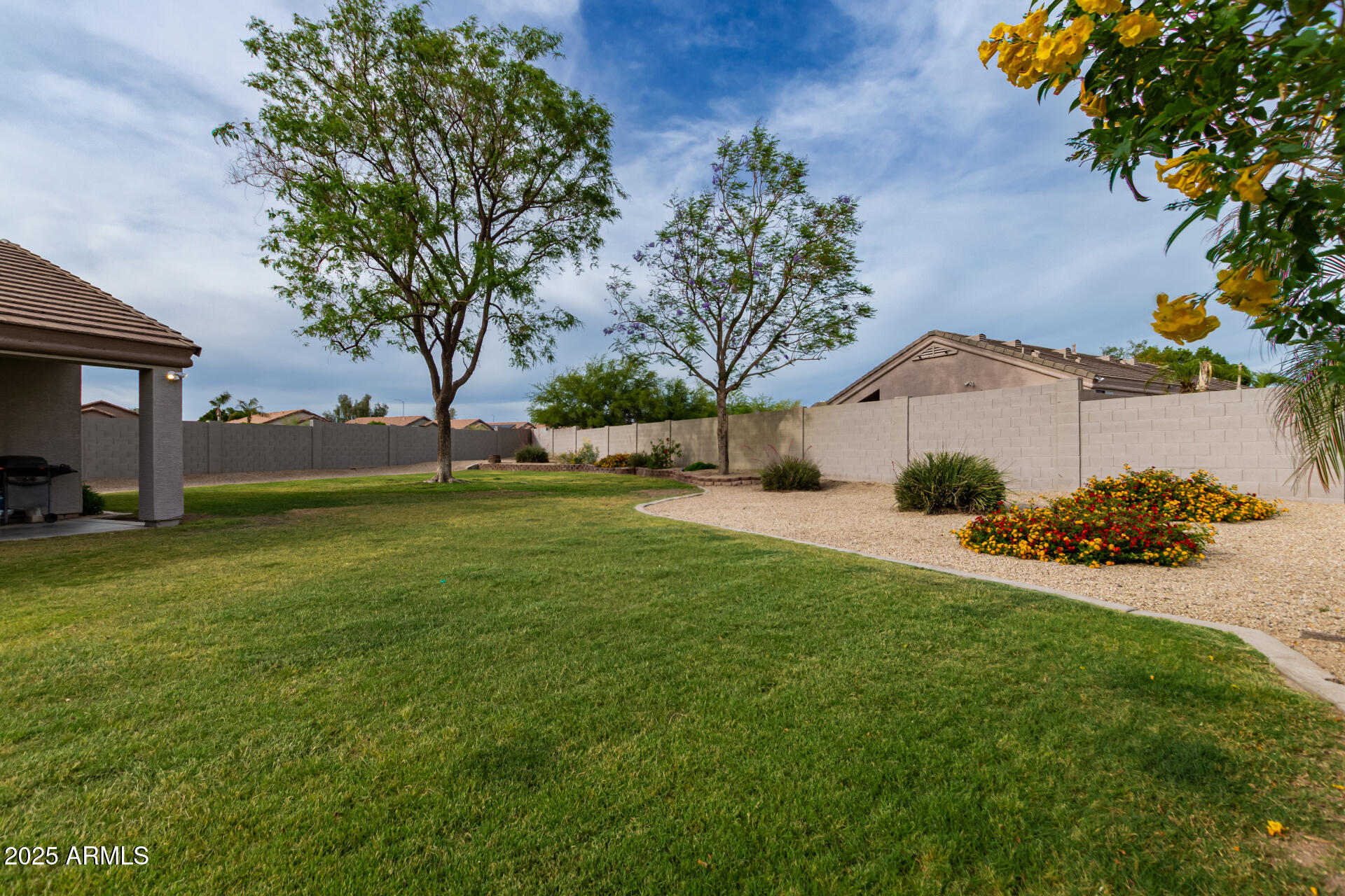 1043 N 90TH Circle